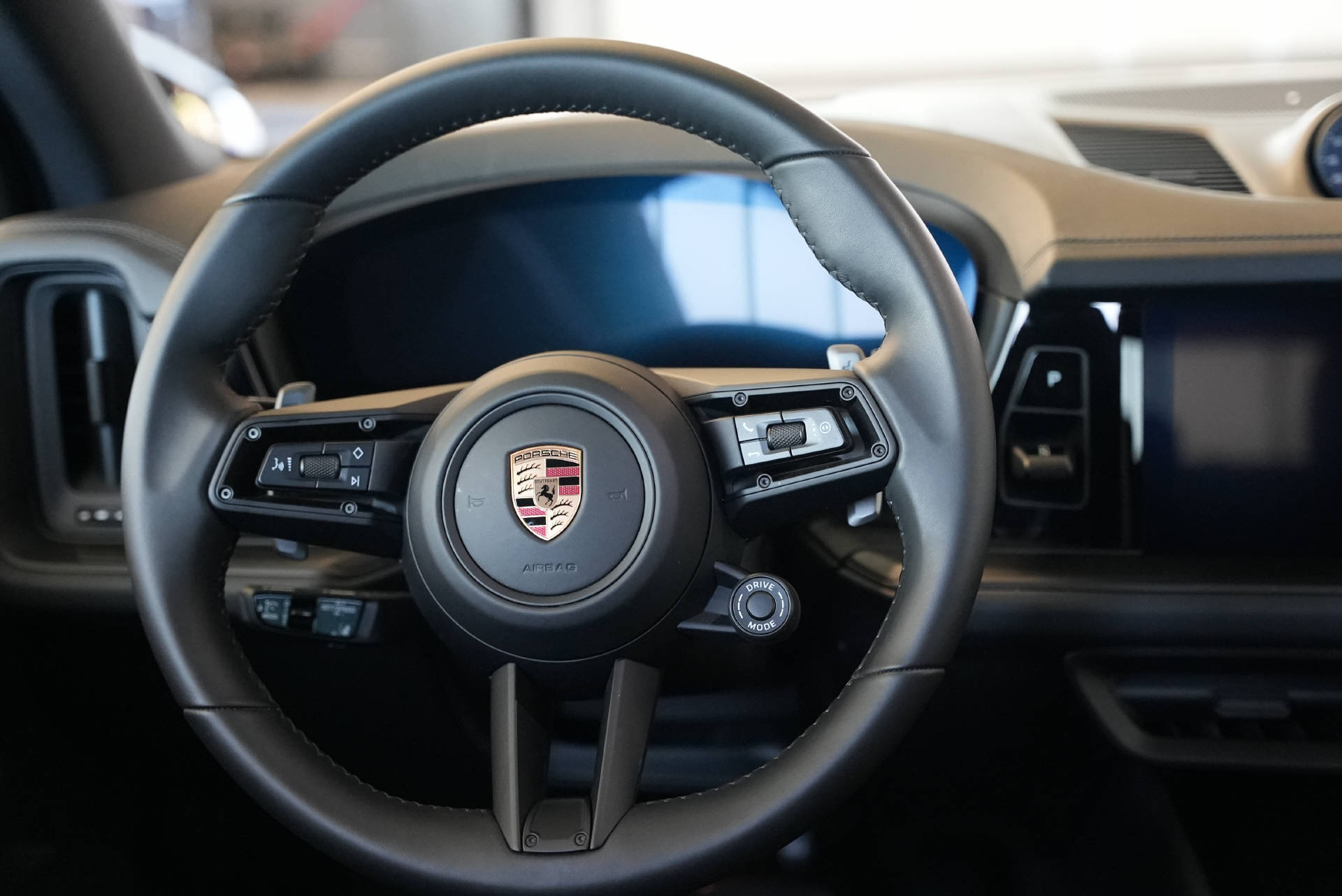 PORSCHE Cayenne S E-Hybrid Black Edition-image-12