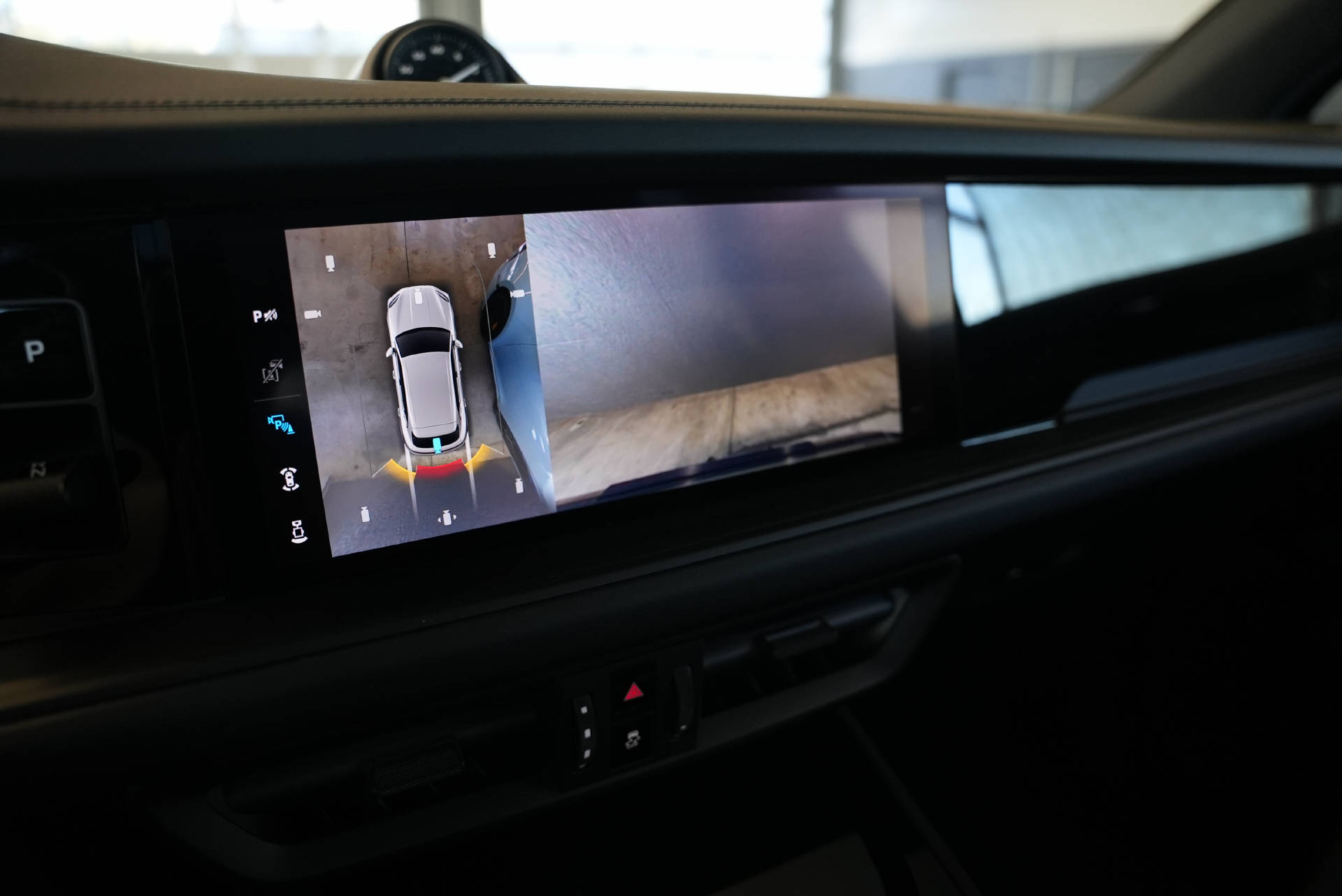 PORSCHE Cayenne S E-Hybrid Black Edition-image-13
