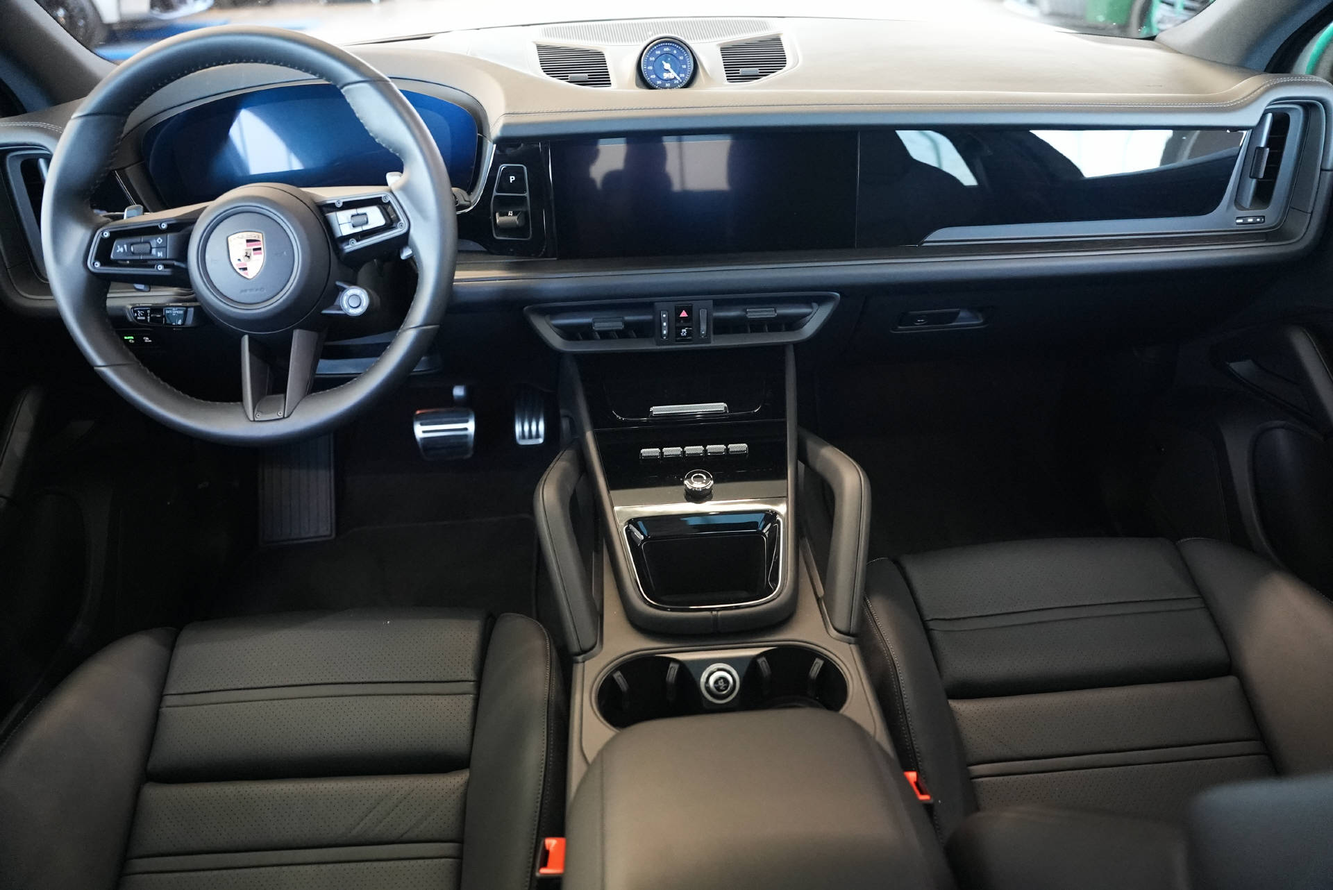 PORSCHE Cayenne S E-Hybrid Black Edition-image-11