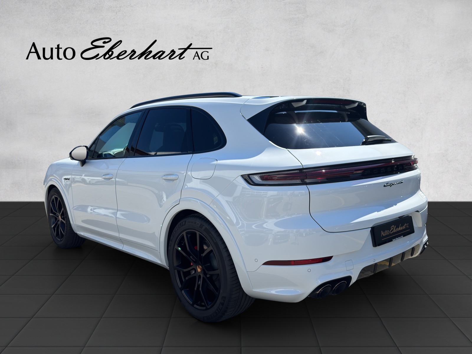 PORSCHE Cayenne S E-Hybrid Black Edition-showroom-element-1