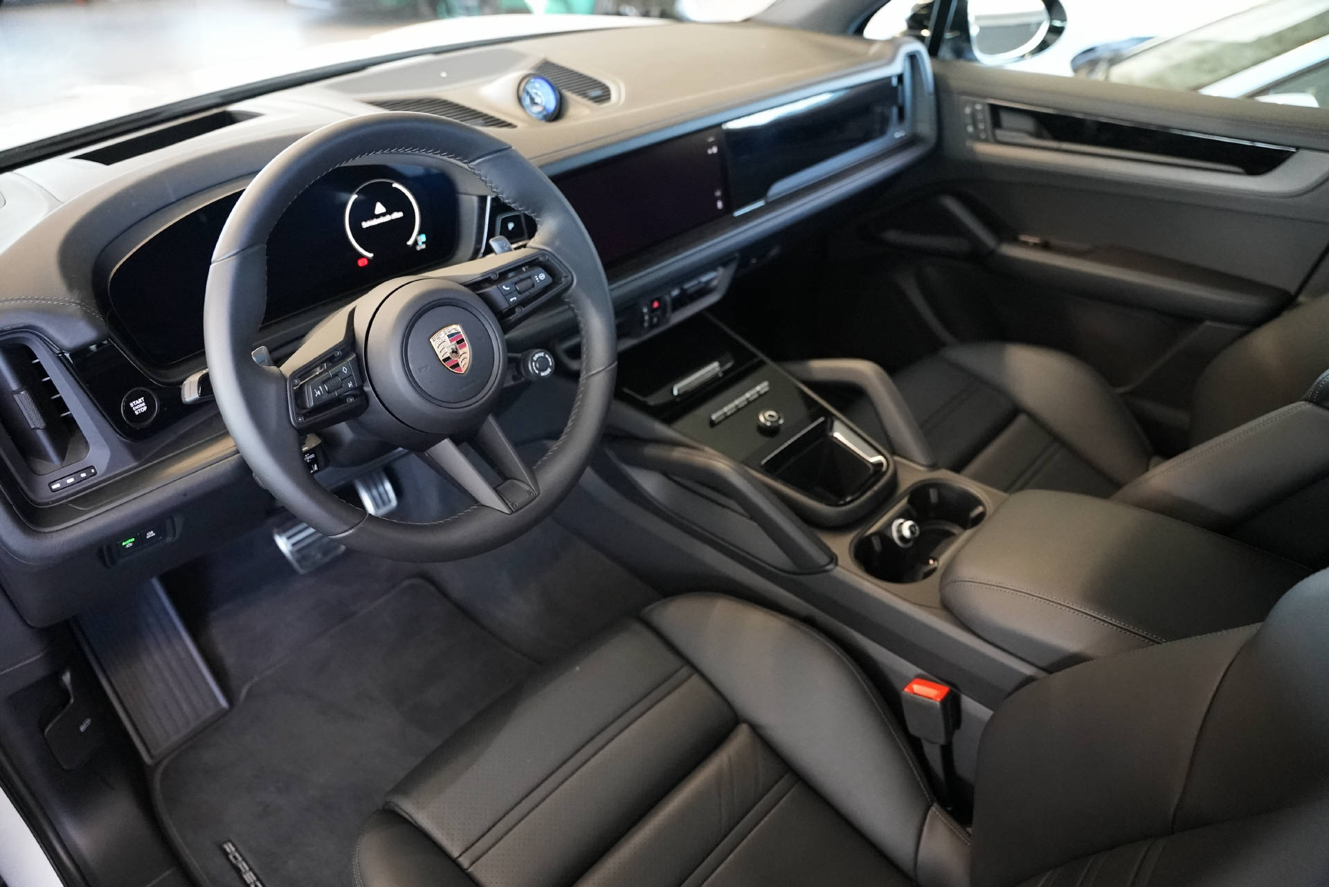 PORSCHE Cayenne S E-Hybrid Black Edition-image-6
