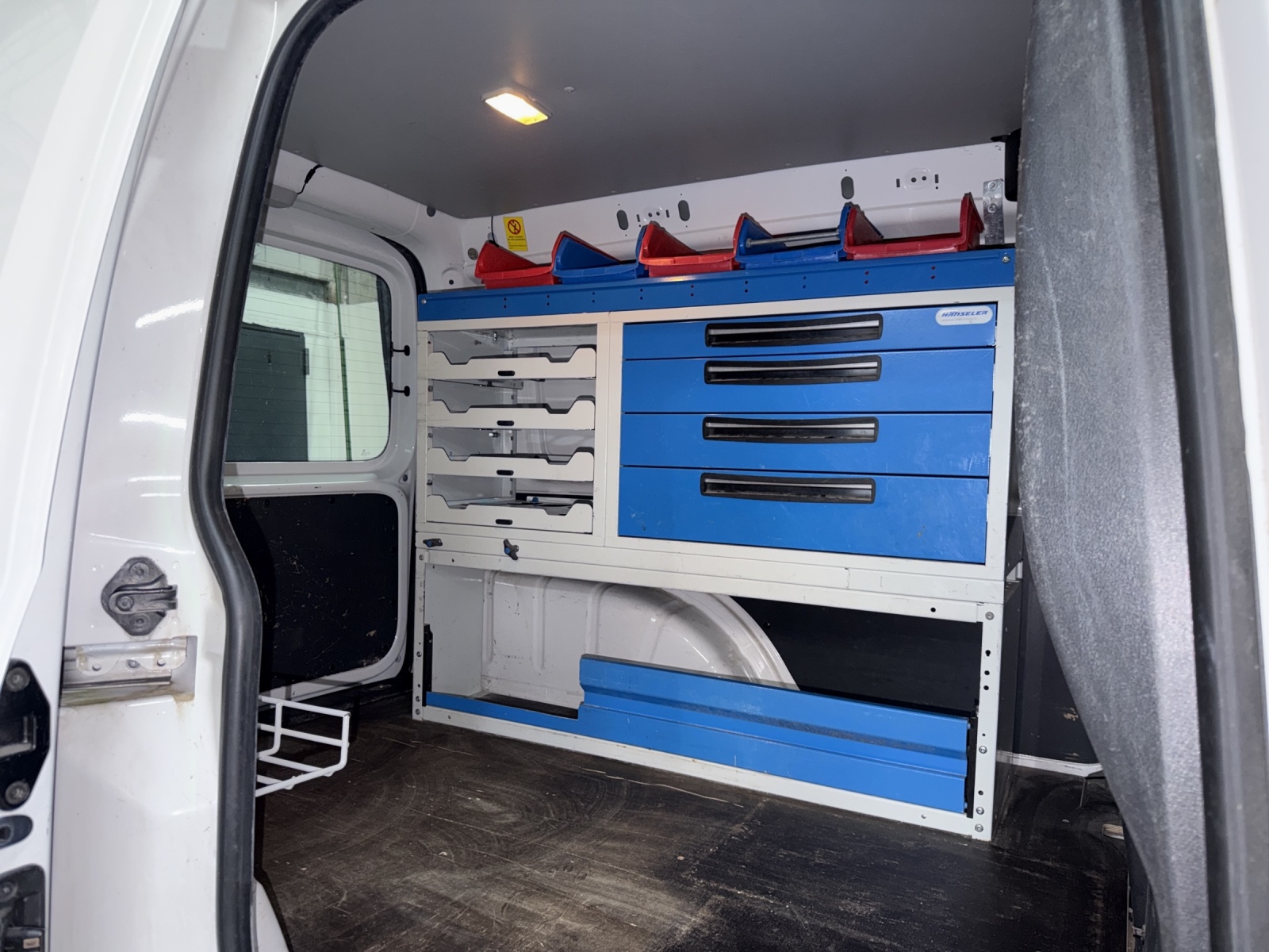 VW Caddy 2.0TDI 4Motion BMT ( Mit Regal / Dachträger )-image-10