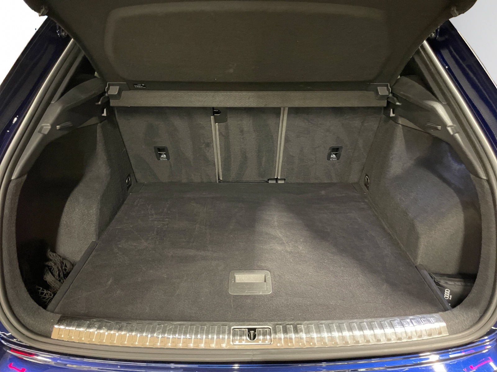 AUDI Q3 45 TFSI S line quattro-image-10