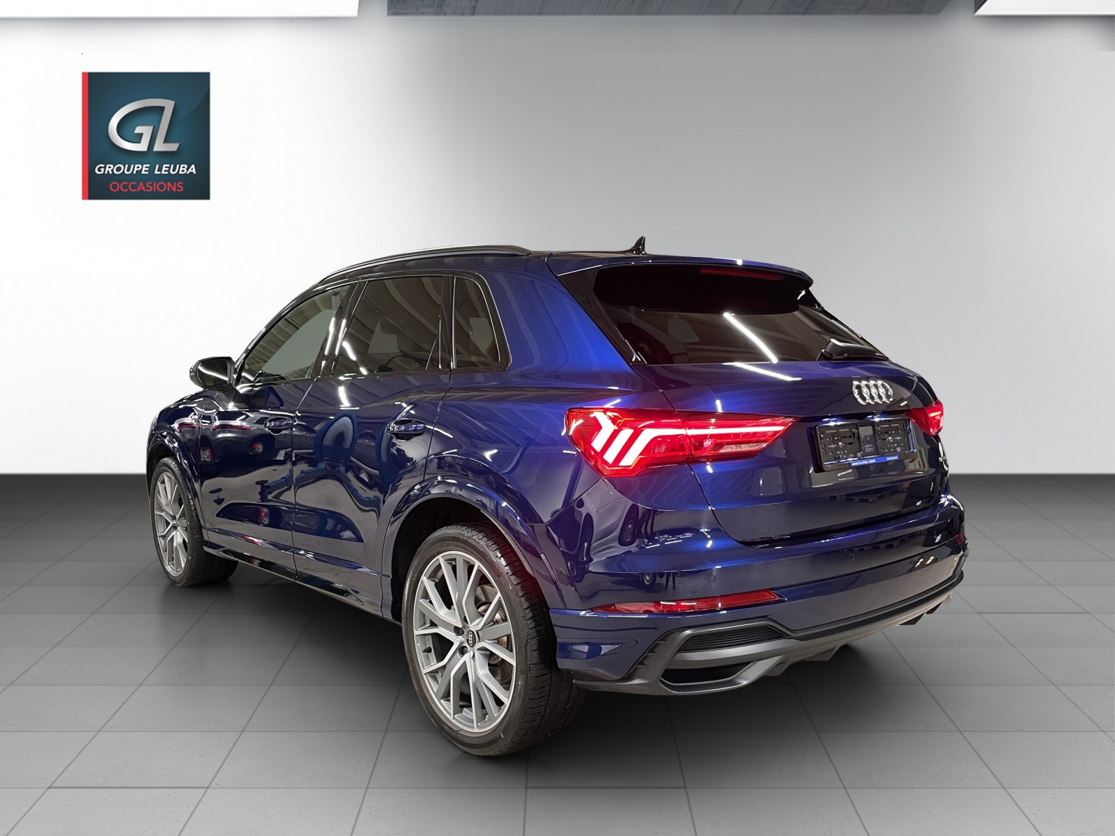 AUDI Q3 45 TFSI S line quattro-image-3