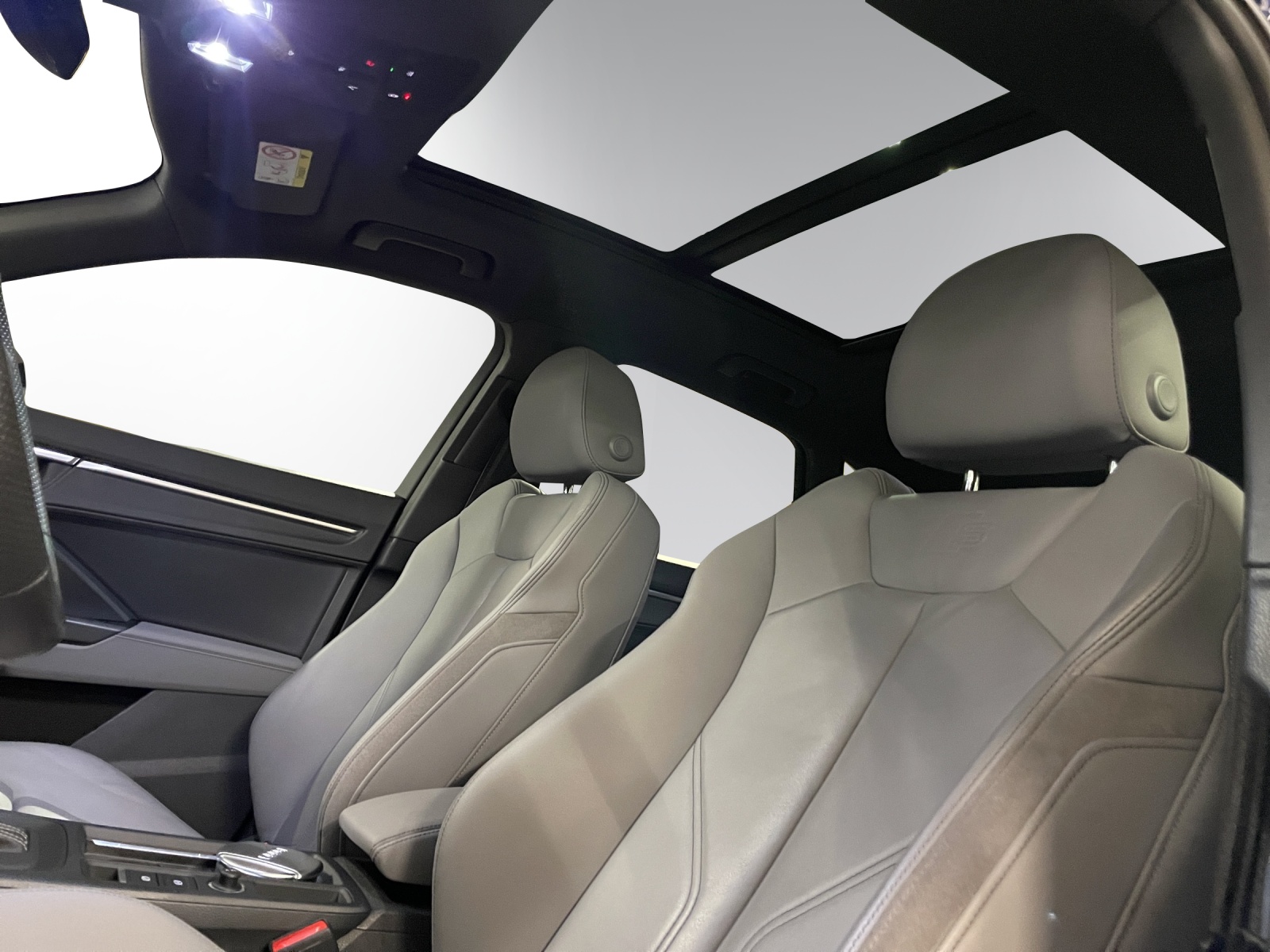 AUDI Q3 45 TFSI S line quattro-image-8