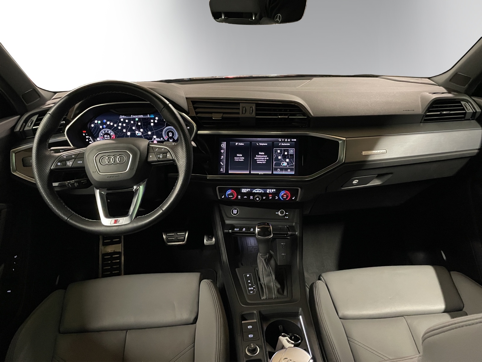 AUDI Q3 45 TFSI S line quattro-image-11