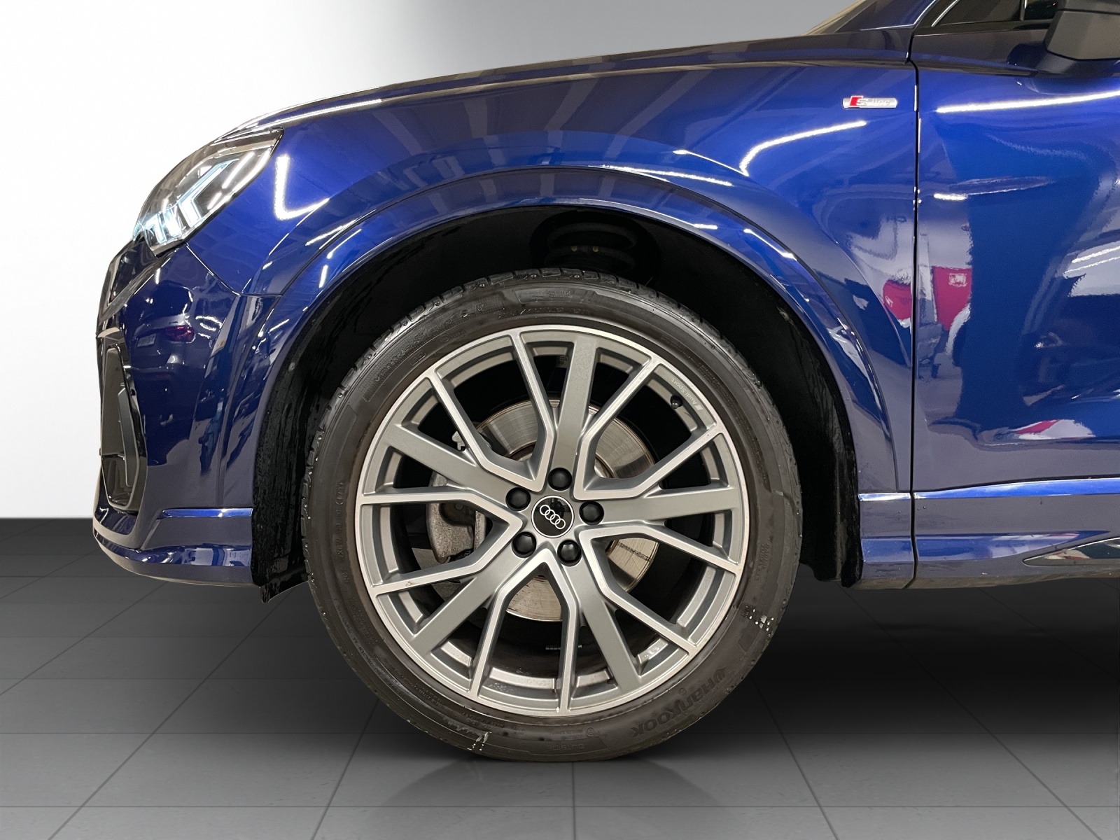 AUDI Q3 45 TFSI S line quattro-image-4