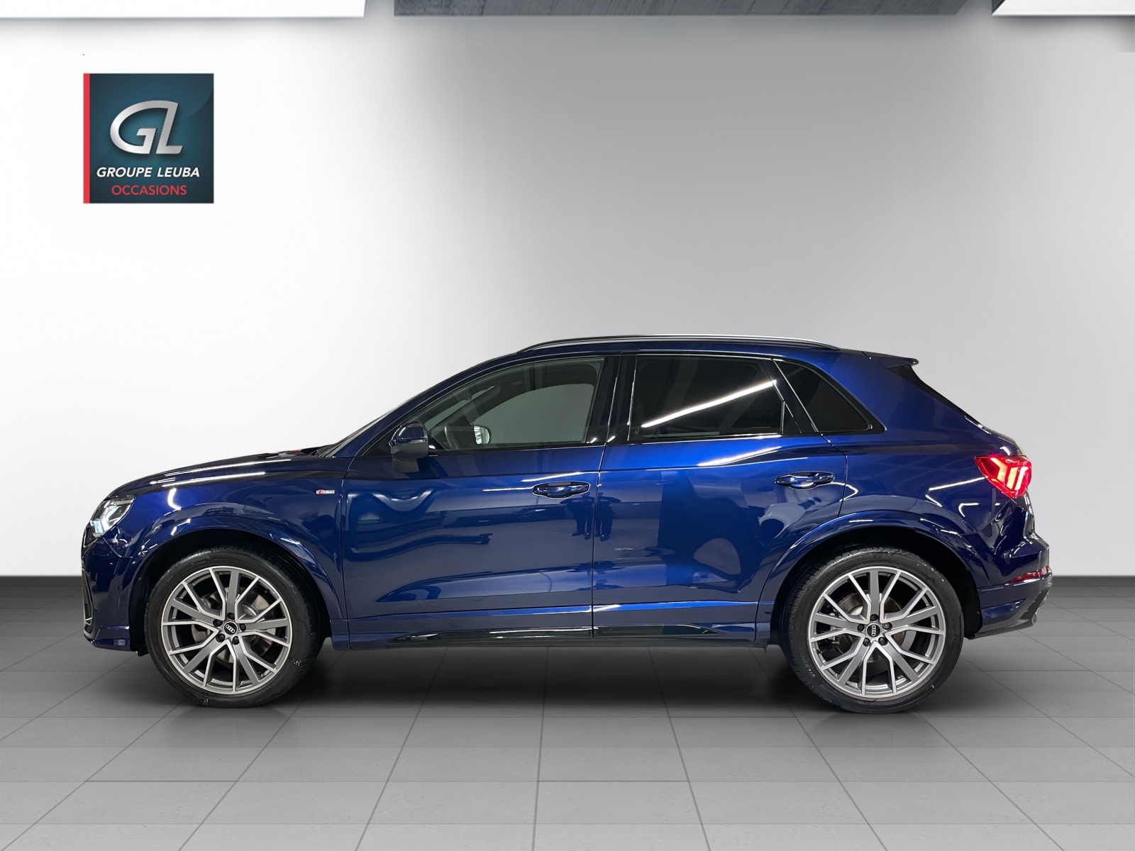 AUDI Q3 45 TFSI S line quattro-image-2