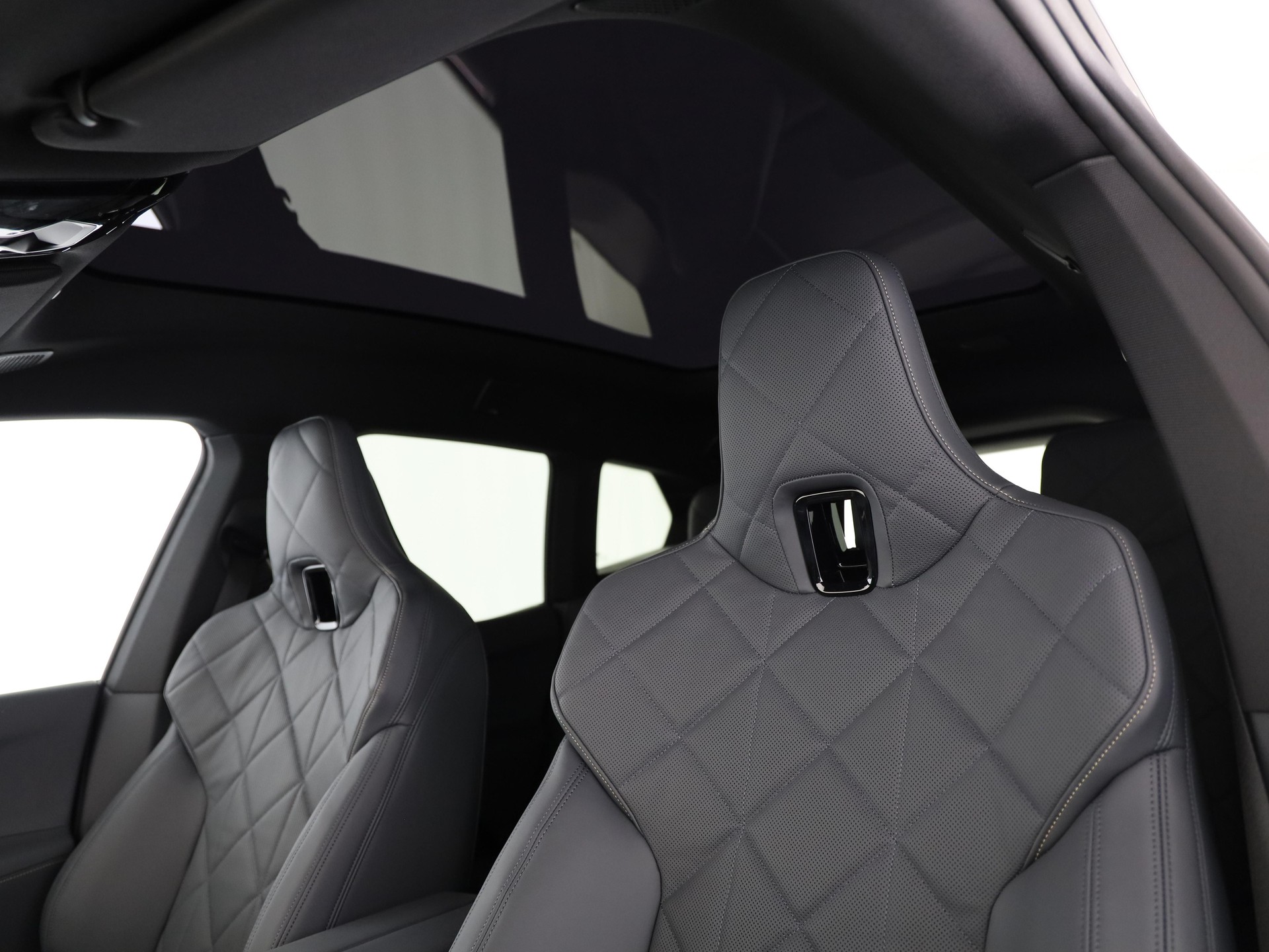 BMW iX M70-image-9