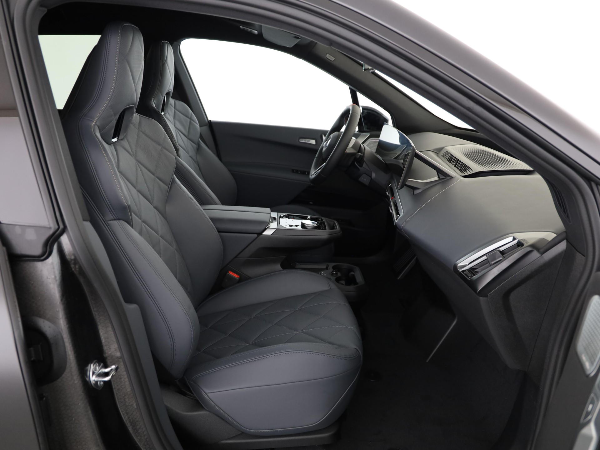 BMW iX M70-image-11