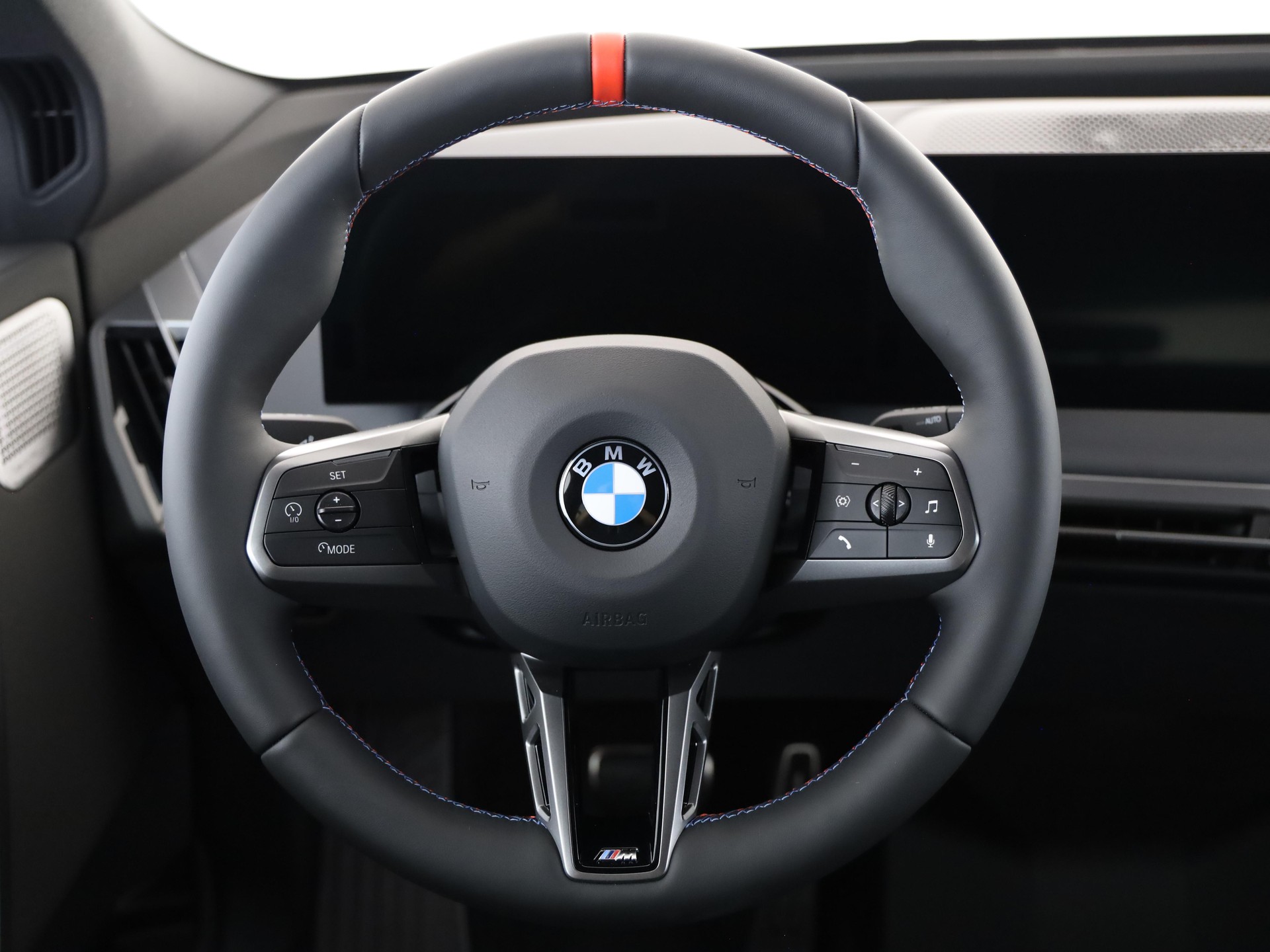 BMW iX M70-image-15