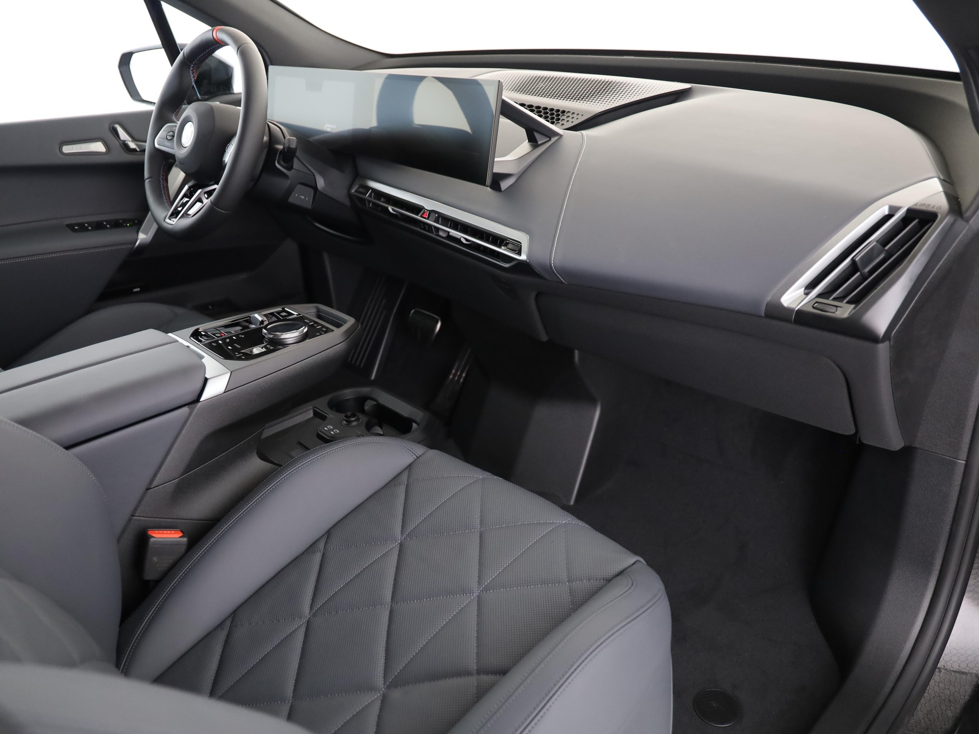 BMW iX M70-image-10