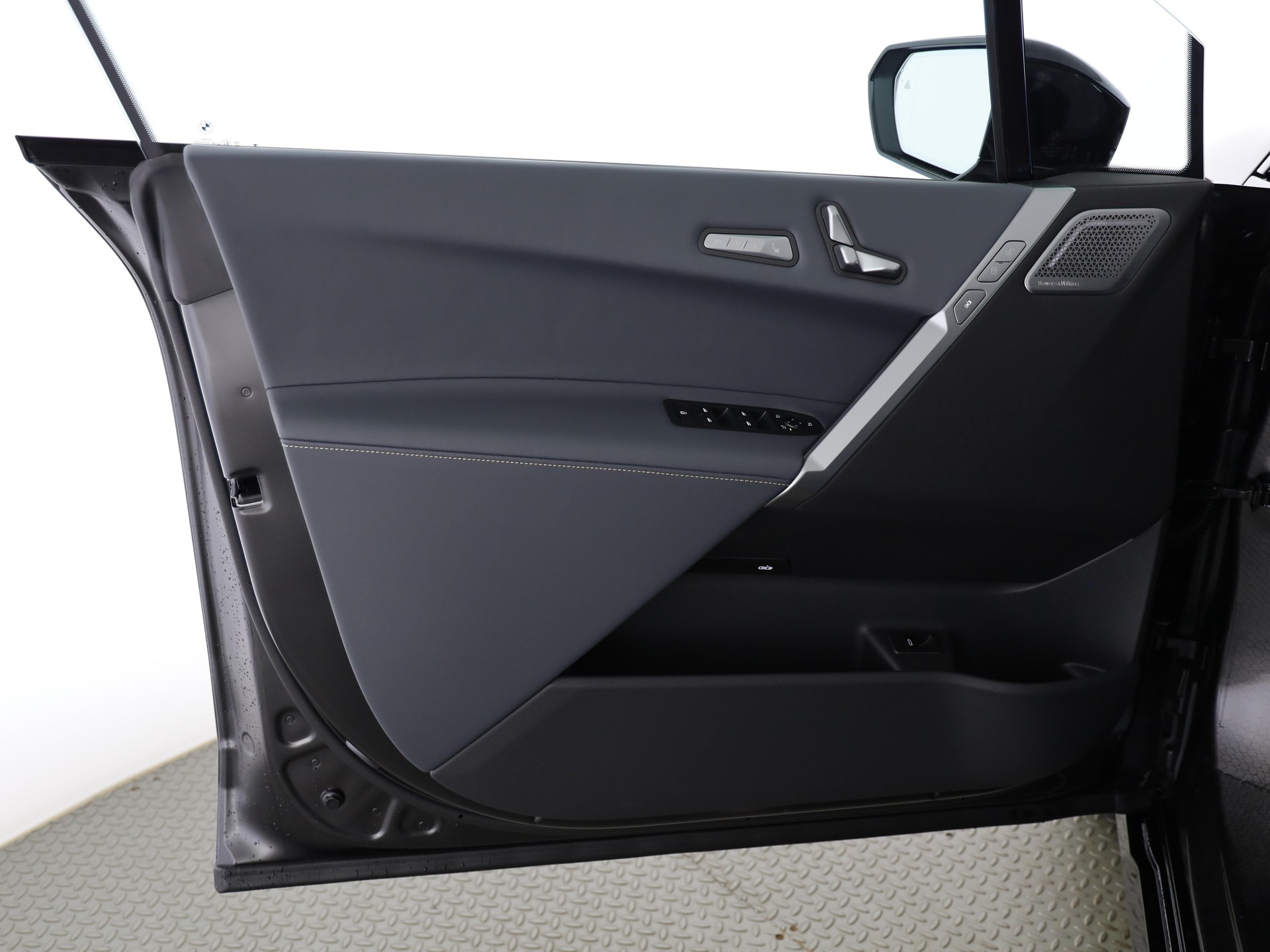 BMW iX M70-image-20
