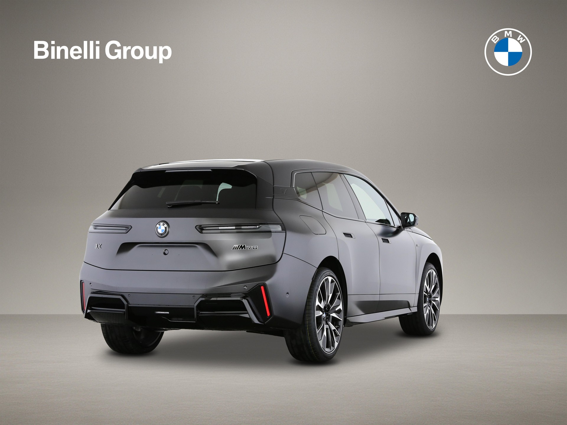 BMW iX M70-image-4