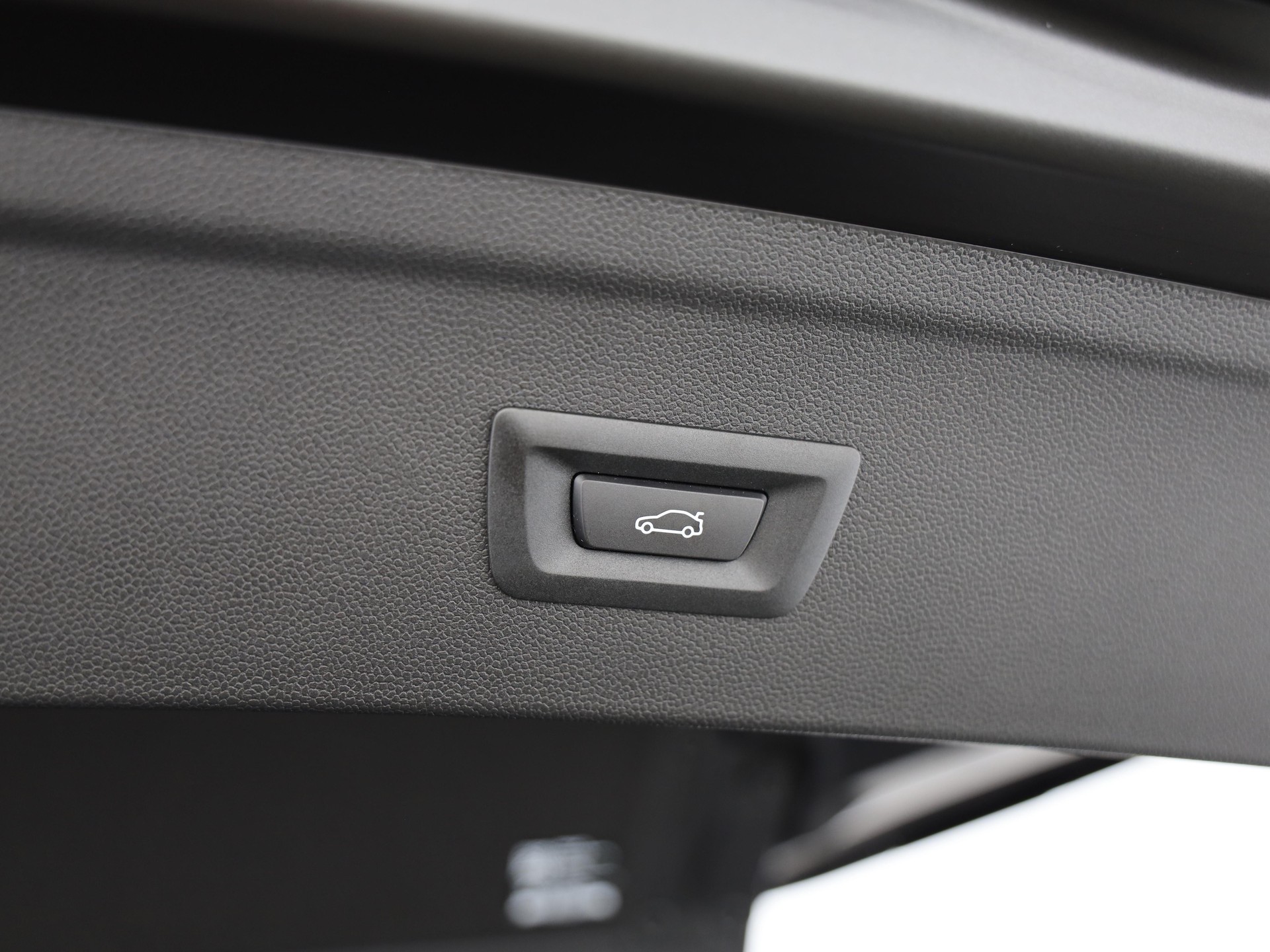 BMW iX M70-image-18