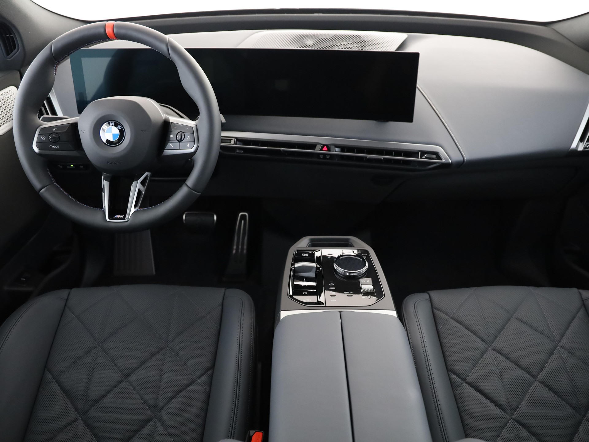 BMW iX M70-image-13