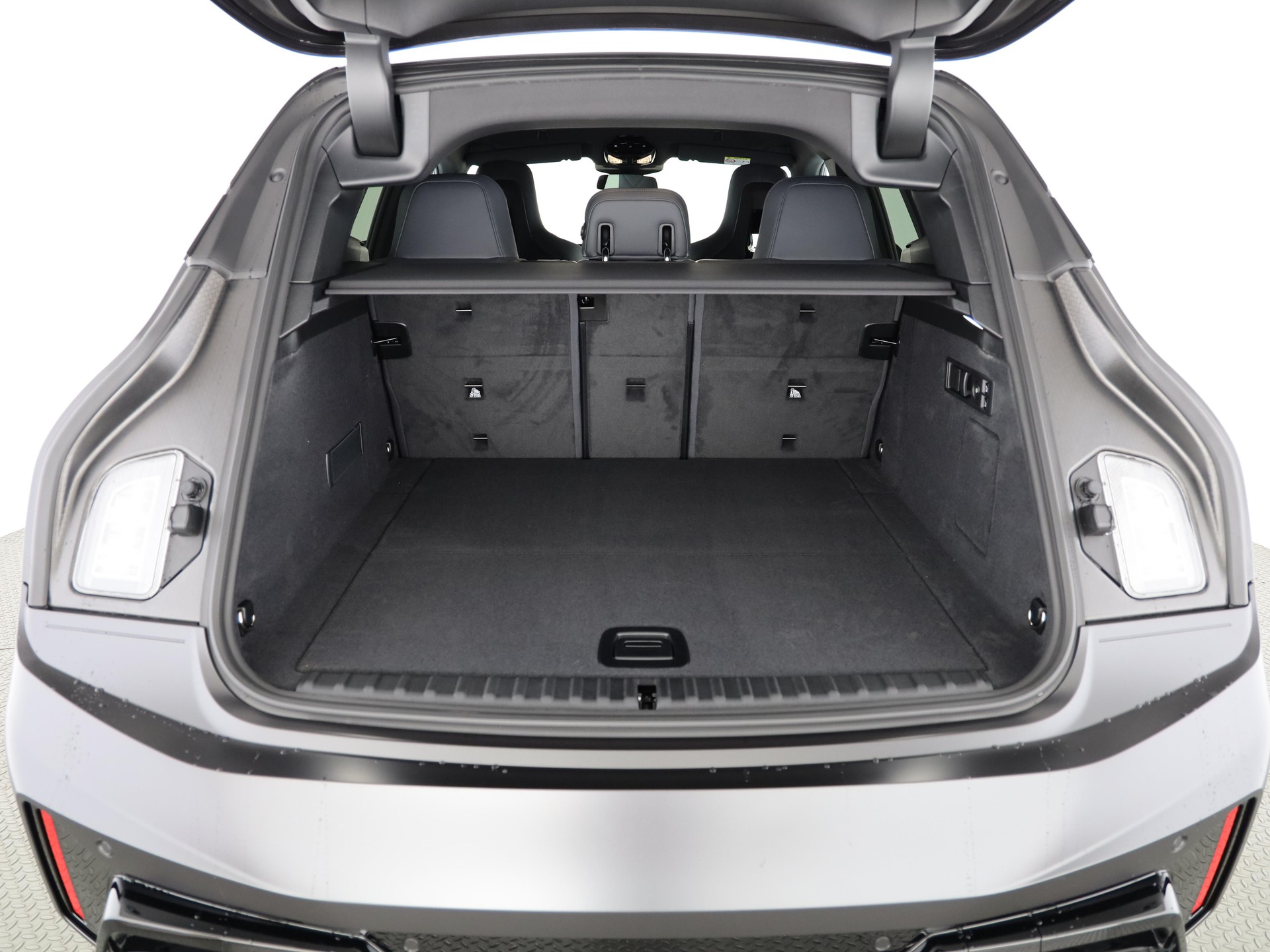 BMW iX M70-image-21