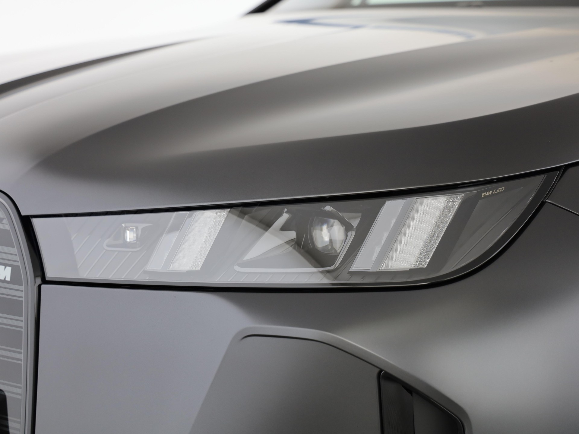 BMW iX M70-image-5