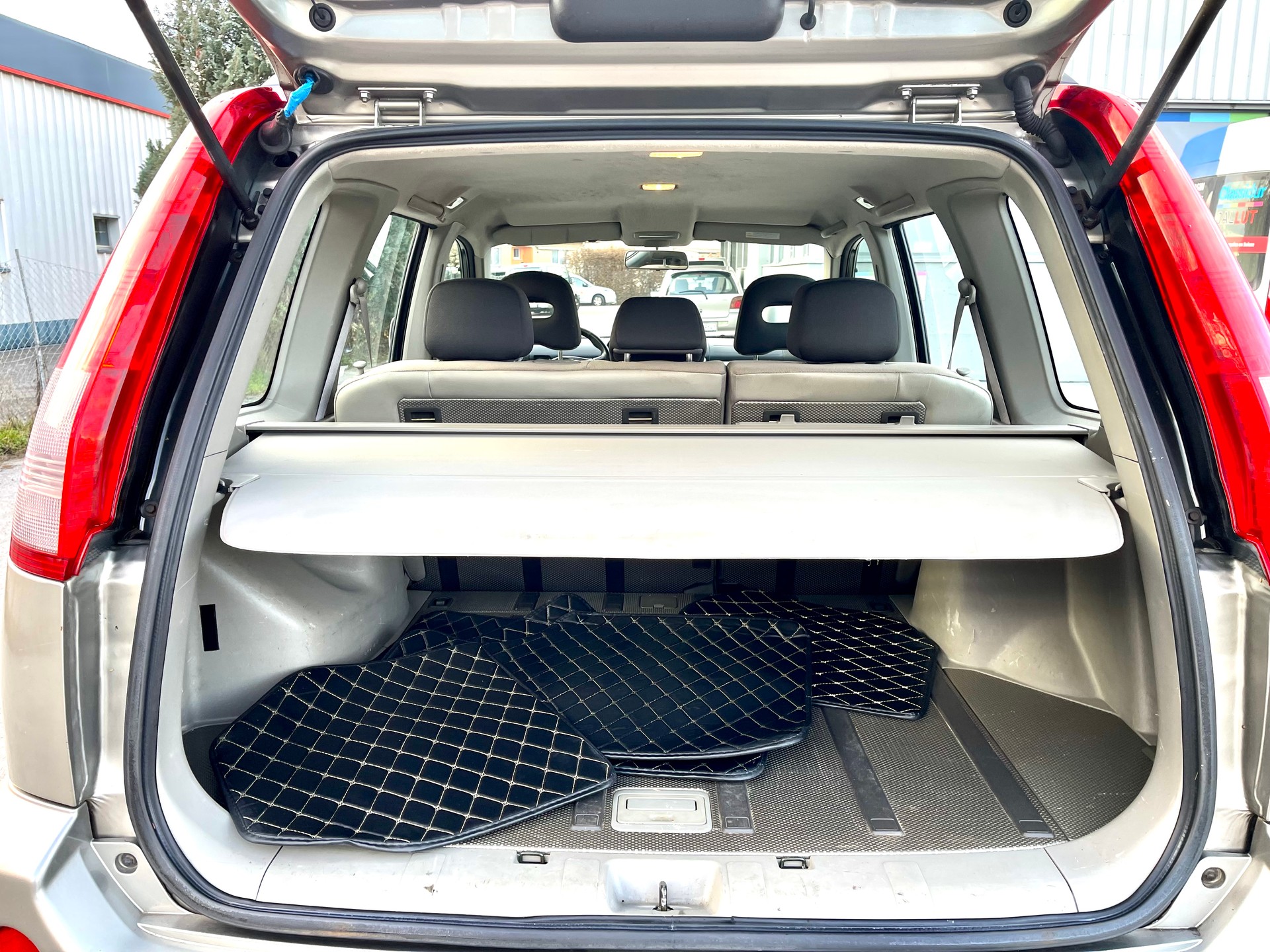 NISSAN X-Trail 2.2 DCI Columbia Pack premium 4WD-image-9