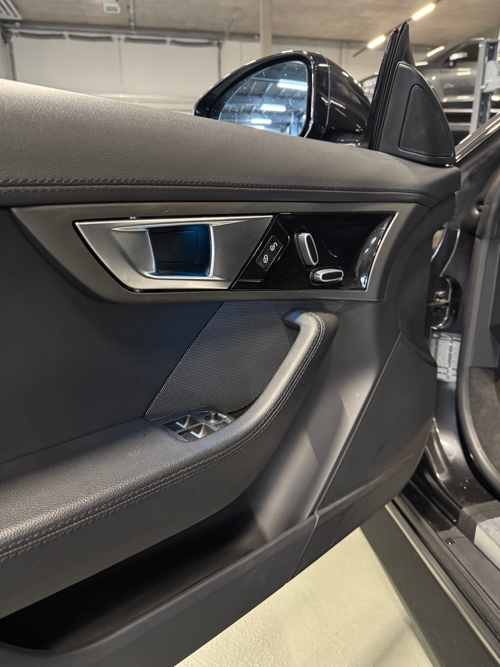 JAGUAR F-Type Coupé 3.0 V6 S/C-image-12