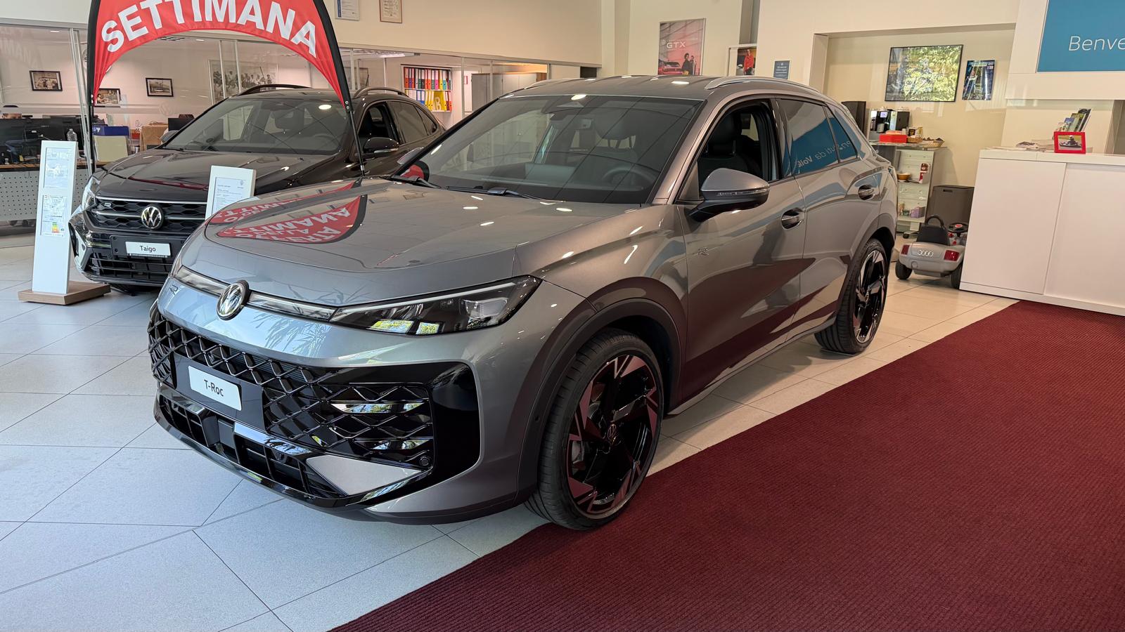 VW T-Roc 1.5 eTSI mHEV R-Line DSG-showroom-element-1