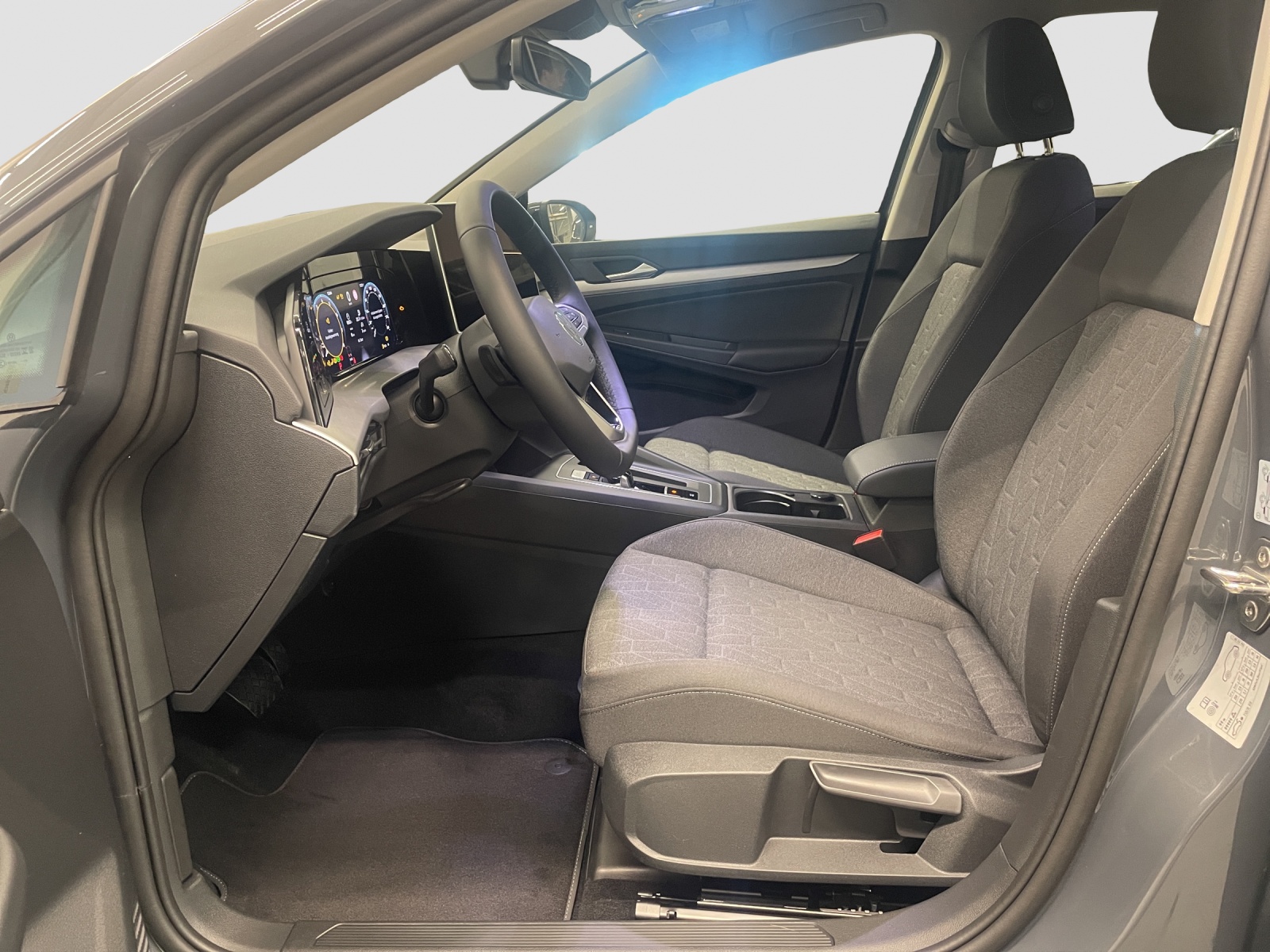 VW Golf 1.5 e TSI mHEV United DSG-image-8