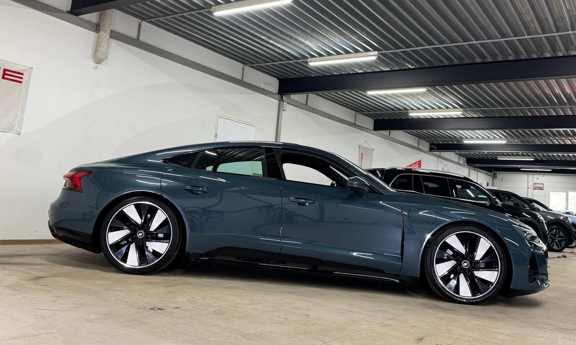 AUDI e-tron GT quattro 476PS / CH-Fahrzeug-showroom-element-3
