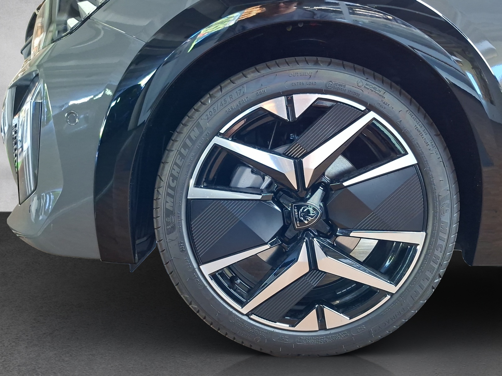 PEUGEOT 208 1.2 Hybrid 145 GT-image-15
