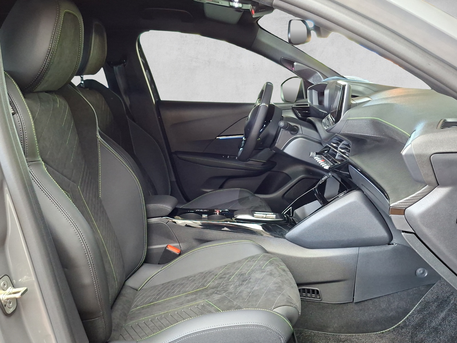 PEUGEOT 208 1.2 Hybrid 145 GT-image-11