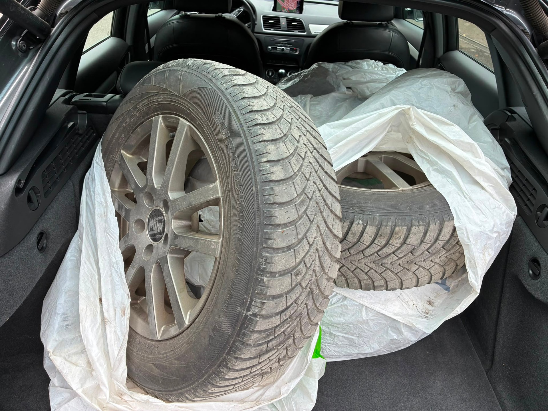 AUDI Q3 2.0 TDI sport quattro S-tronic-image-10