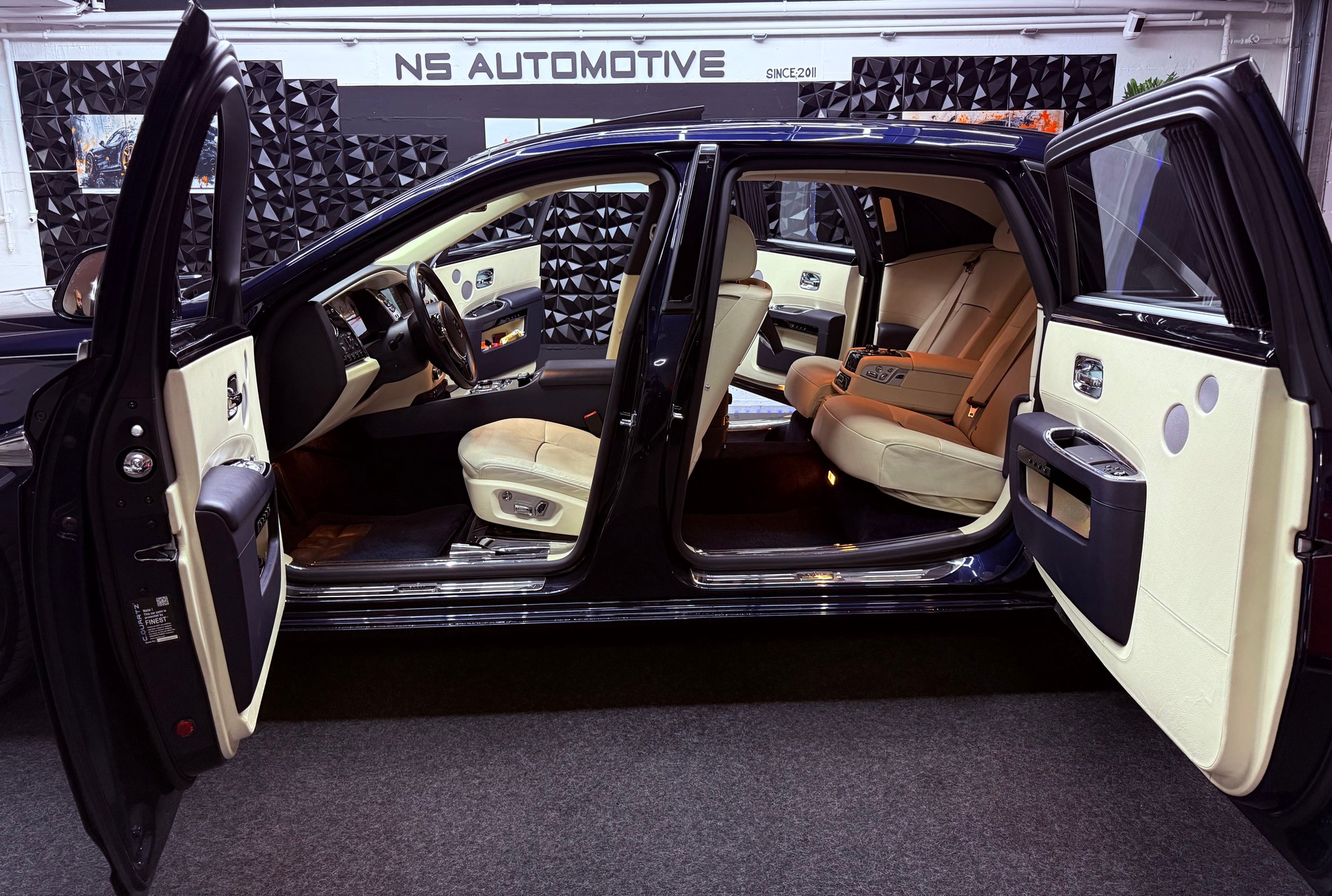 ROLLS-ROYCE Ghost 6.6 V12 EWB-image-19
