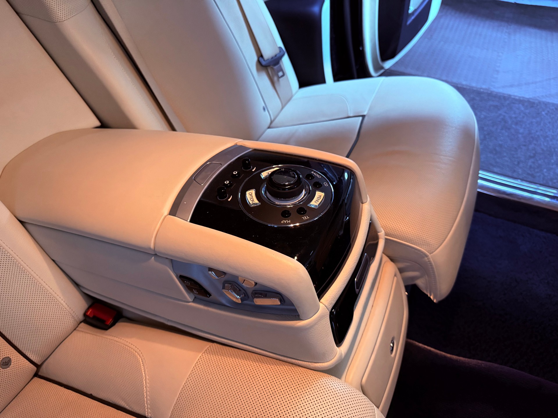 ROLLS-ROYCE Ghost 6.6 V12 EWB-image-22