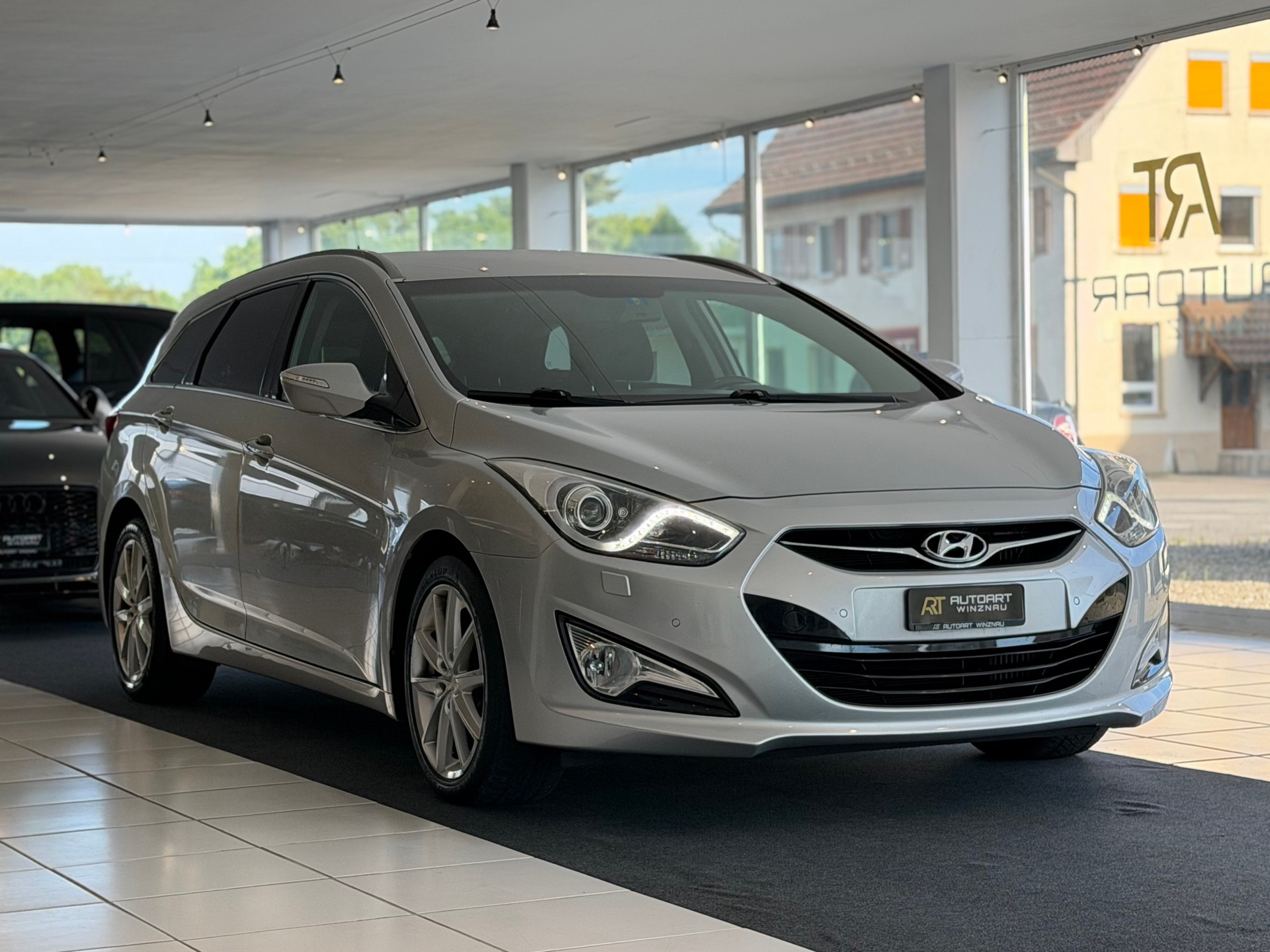 HYUNDAI i40 Wagon 1.7 CRDI Premium Automatic **Frisch ab MFK & Service**-showroom-element-2