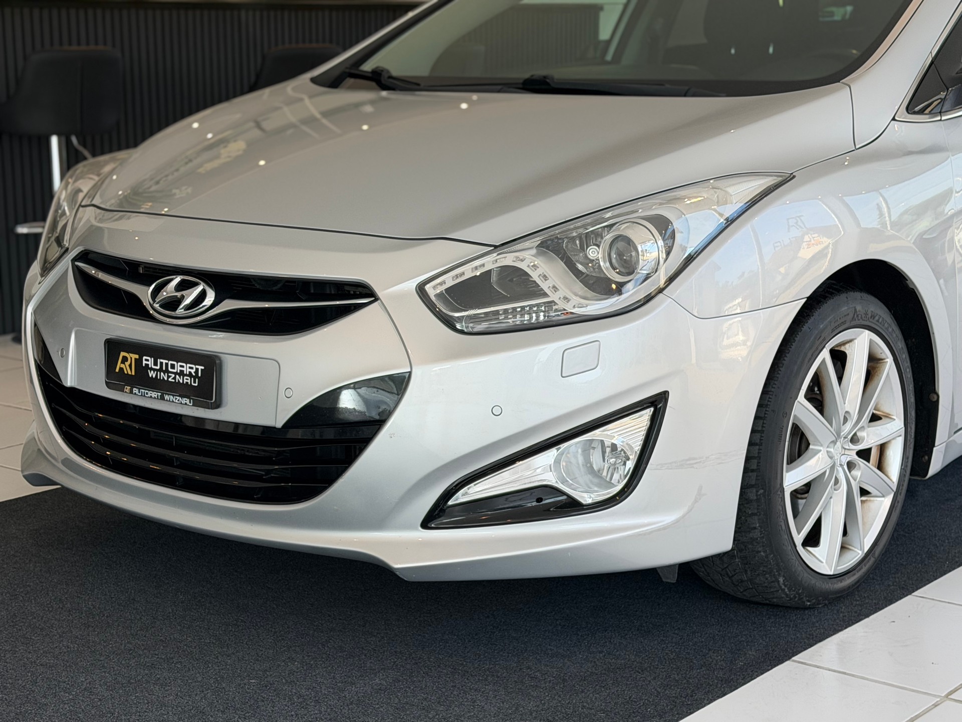 HYUNDAI i40 Wagon 1.7 CRDI Premium Automatic **Frisch ab MFK & Service**-showroom-element-1