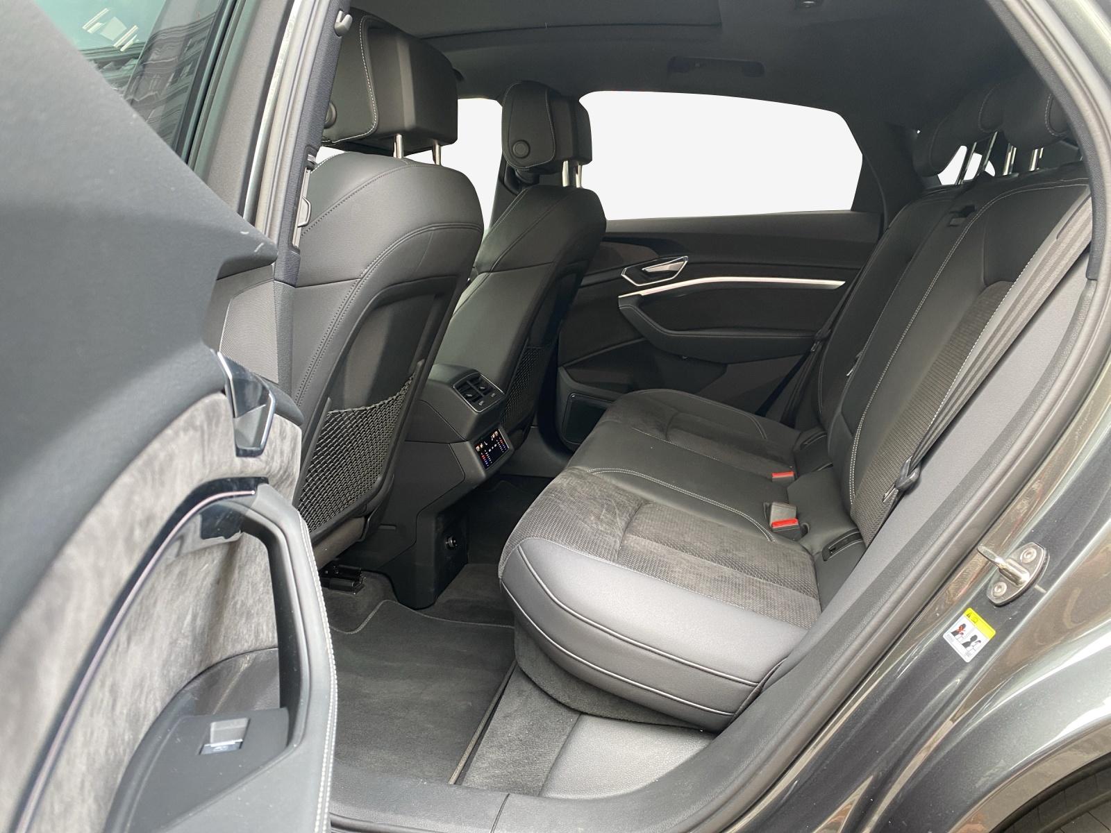 AUDI e-tron 55 Sportback S Line quattro-image-11