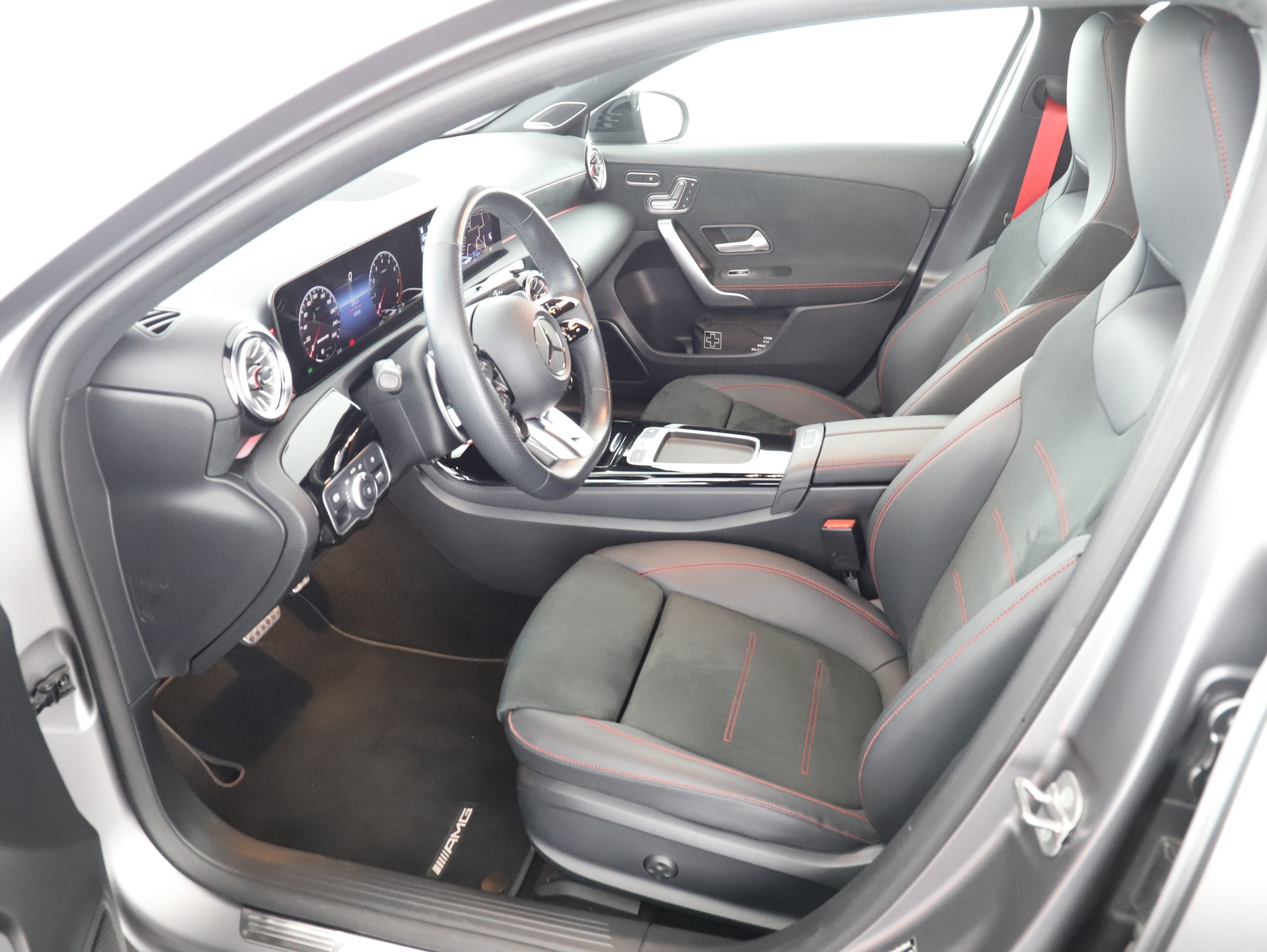 MERCEDES-BENZ A AMG 35 4Matic 8G-DCT-image-8