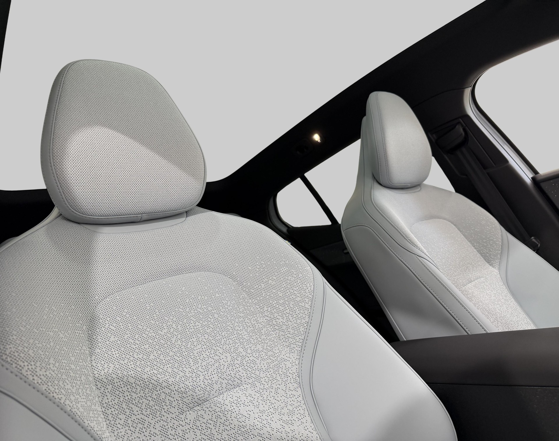 VOLVO EX 30 E60 Twin Ultra Performanc-image-3