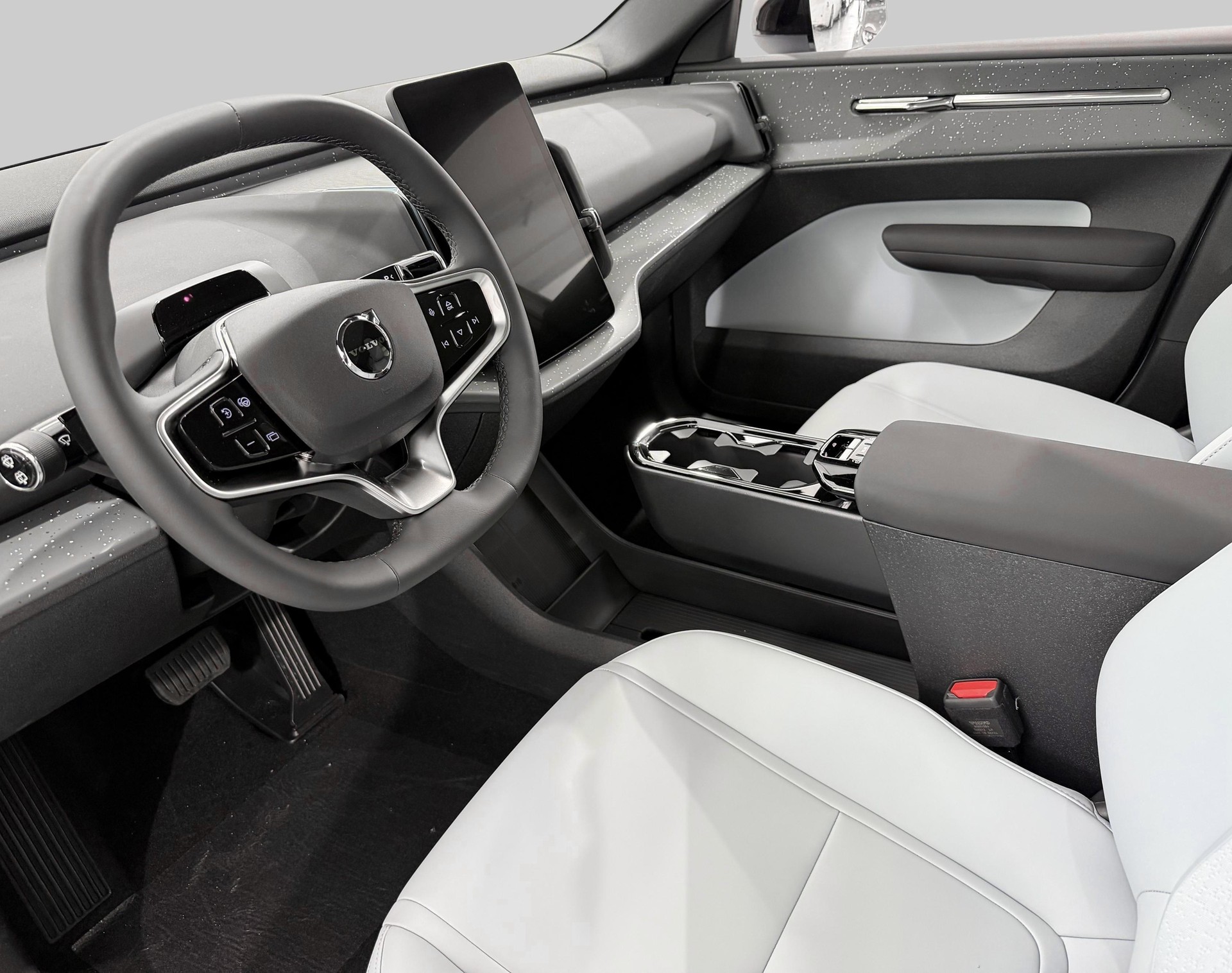 VOLVO EX 30 E60 Twin Ultra Performanc-image-2