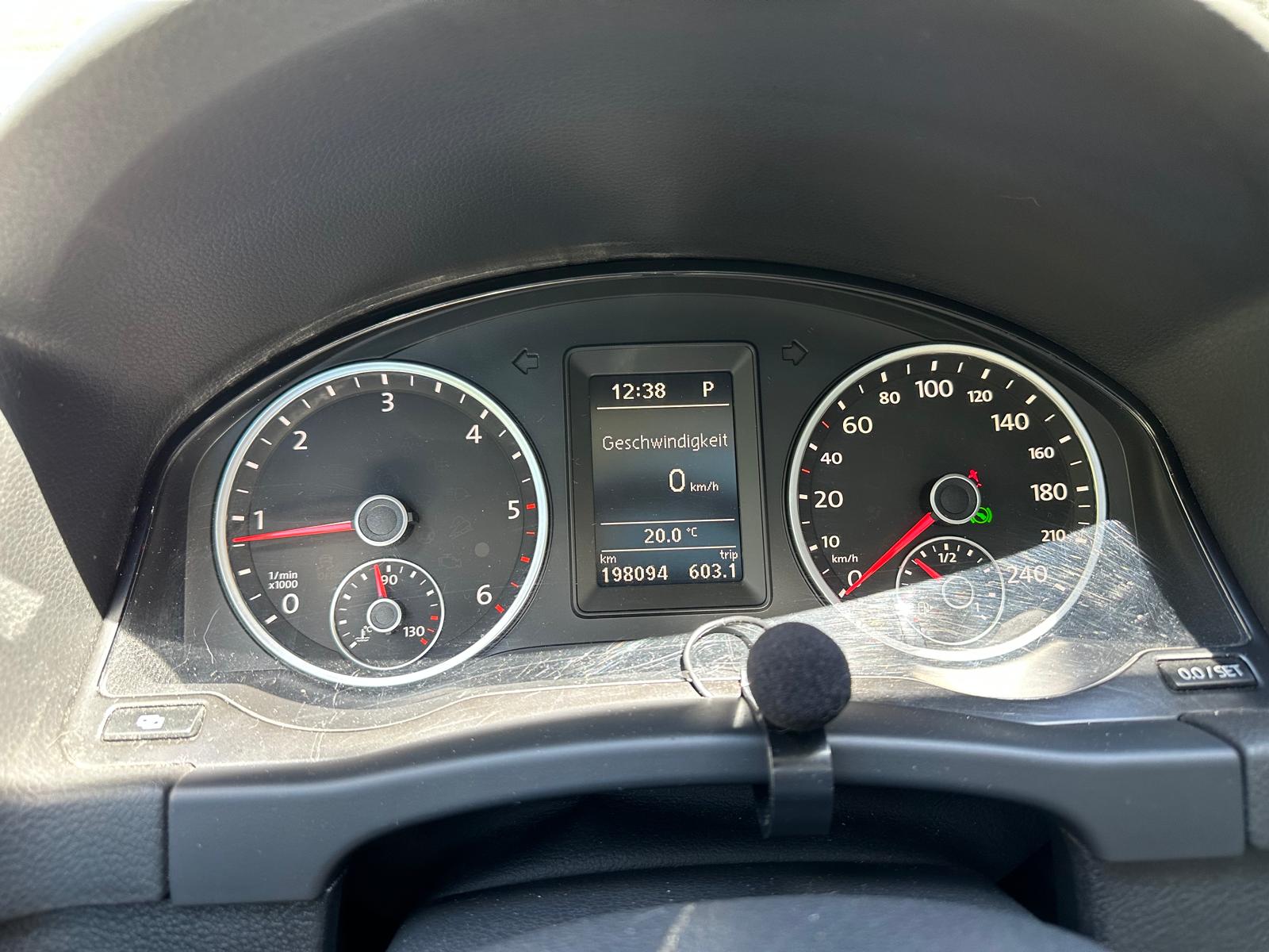 VW 2.0 TDI 140 Sport & Style-image-4