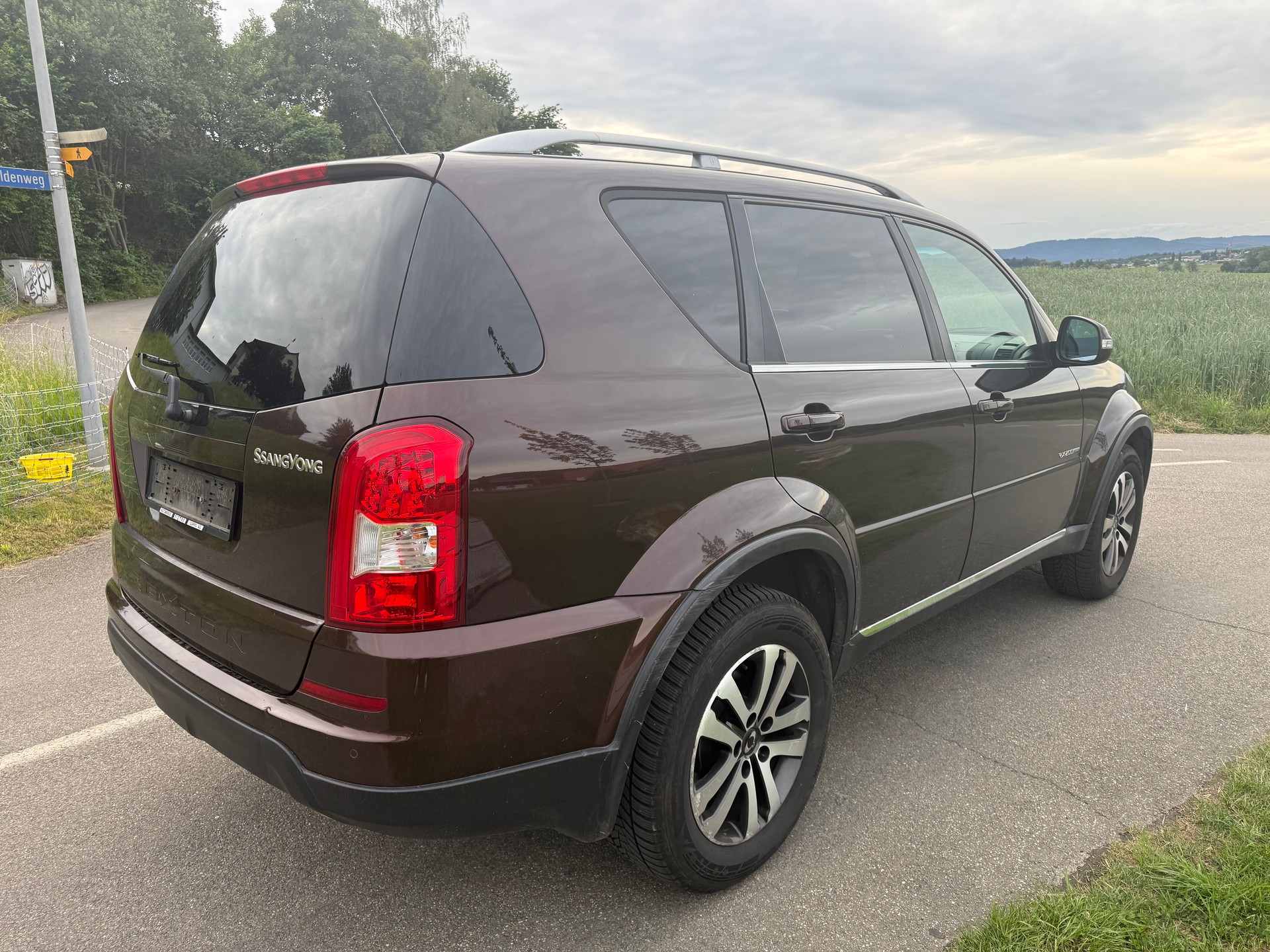 KGM-SsangYong Rexton RX200 e-XDi Quartz 4WD Automatic-image-3