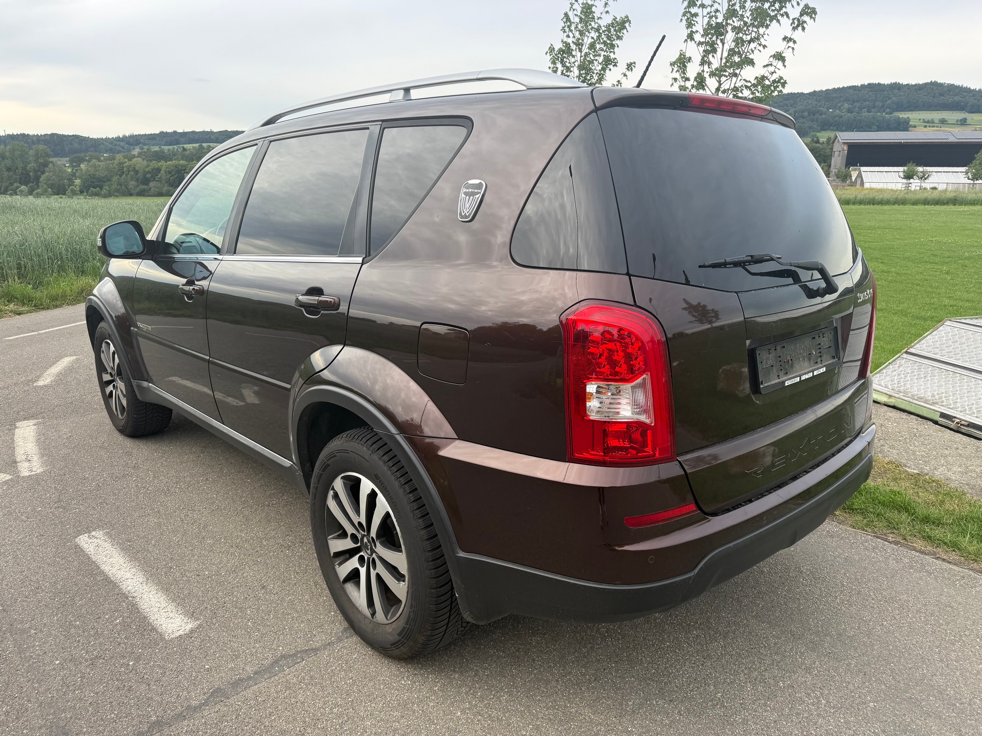 KGM-SsangYong Rexton RX200 e-XDi Quartz 4WD Automatic-image-2