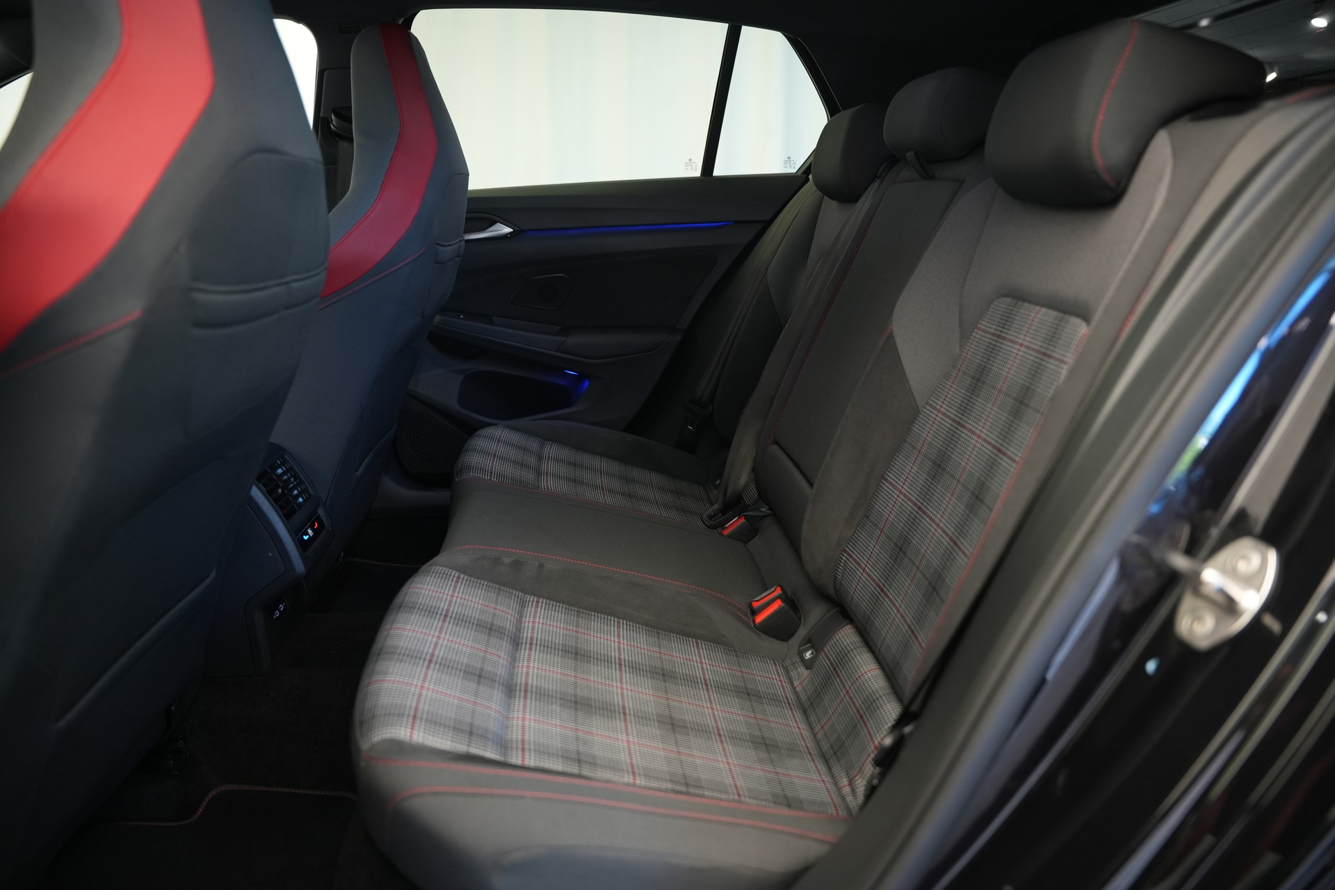 VW Golf 2.0 TSI GTI DSG *Black Style*-image-15