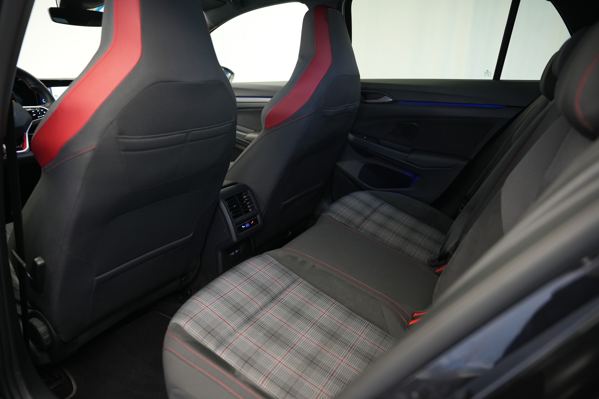 VW Golf 2.0 TSI GTI DSG *Black Style*-image-16