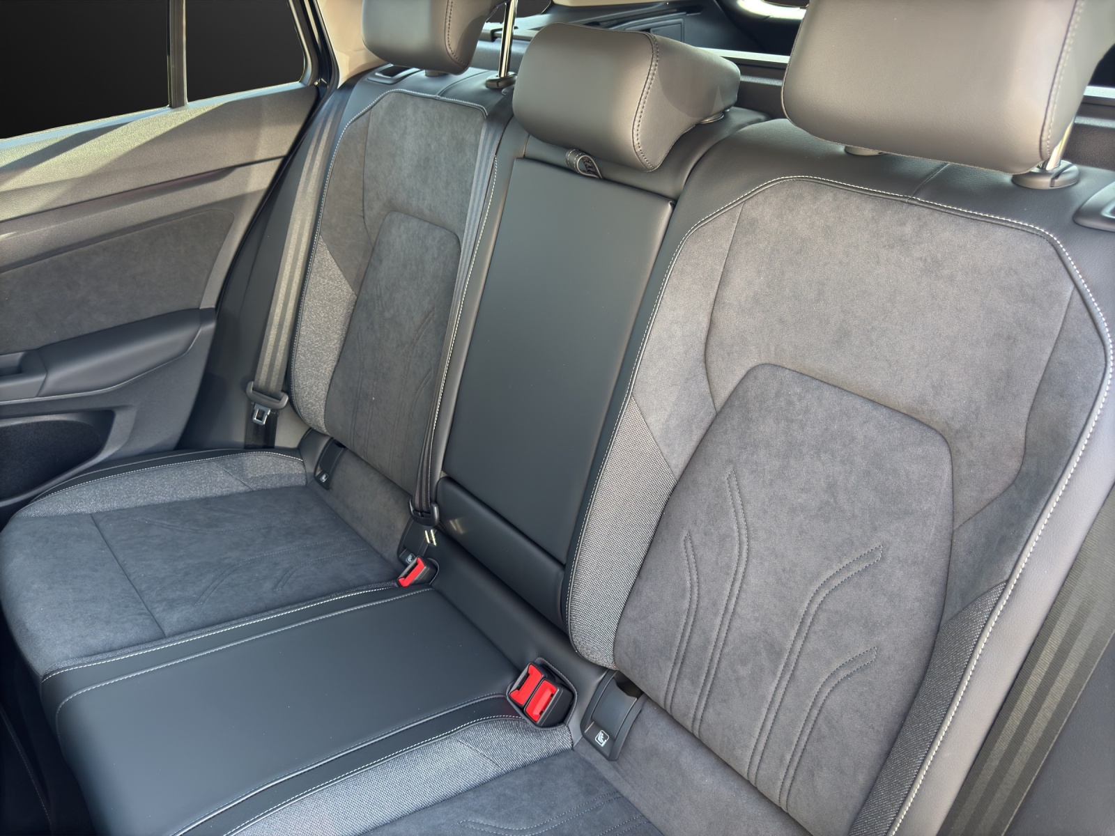 VW Golf Variant 1.5 eTSI mHEV Business-image-8
