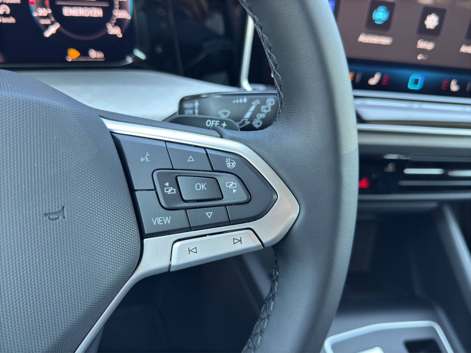 VW Golf Variant 1.5 eTSI mHEV Business-image-18