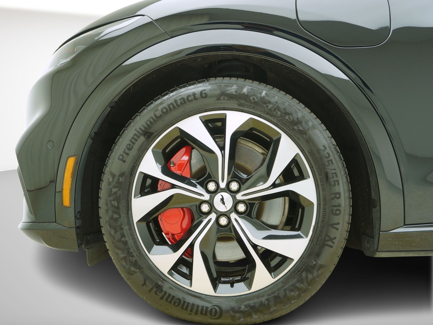 FORD Mustang Mach-E Extended AWD-image-8