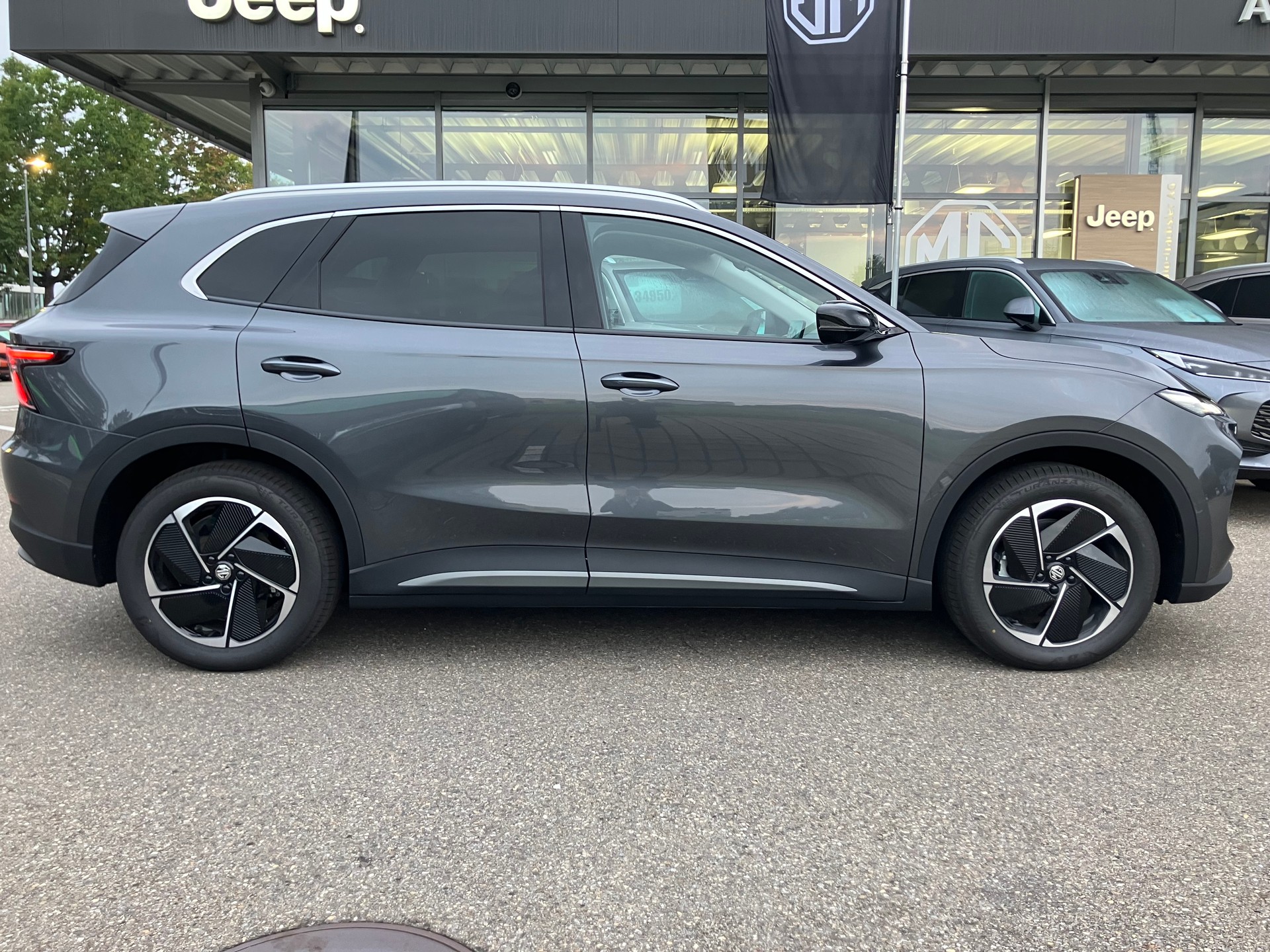 MG S5 EV 64kWh Luxury-image-1