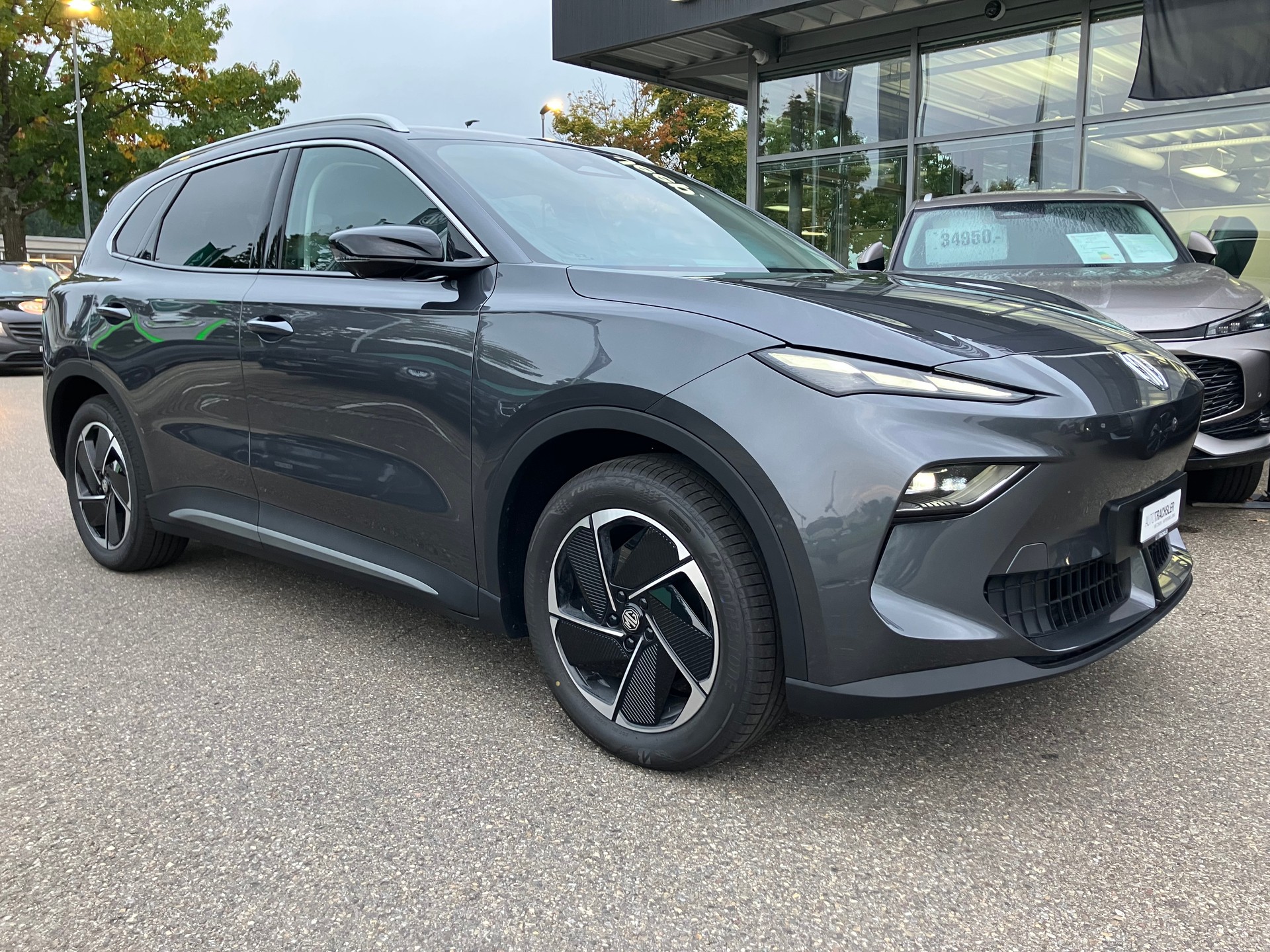 MG S5 EV 64kWh Luxury-image-2
