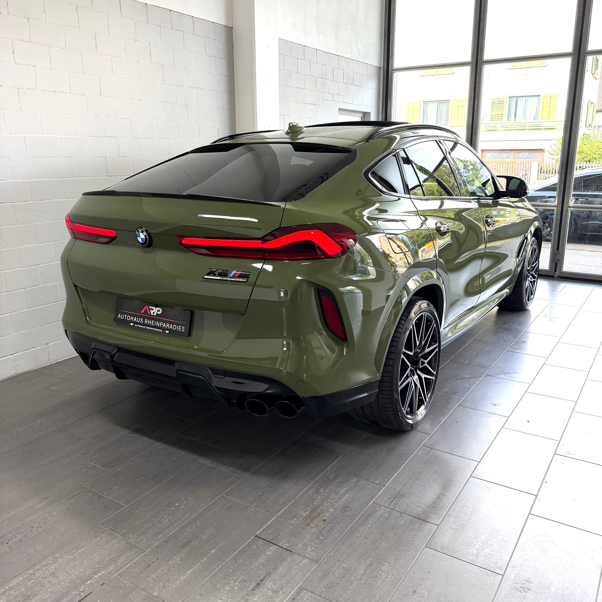 BMW X6M Steptronic M Competition URBAN GREEN * B&W *Softclose * Carbon * Skylounge * Headup * 360 * Gestik * NIGHT VISION * TV *-image-3