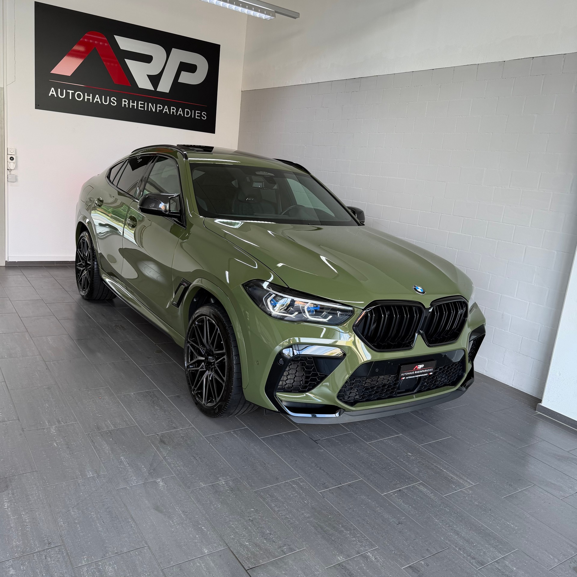 BMW X6M Steptronic M Competition URBAN GREEN * B&W *Softclose * Carbon * Skylounge * Headup * 360 * Gestik * NIGHT VISION * TV *